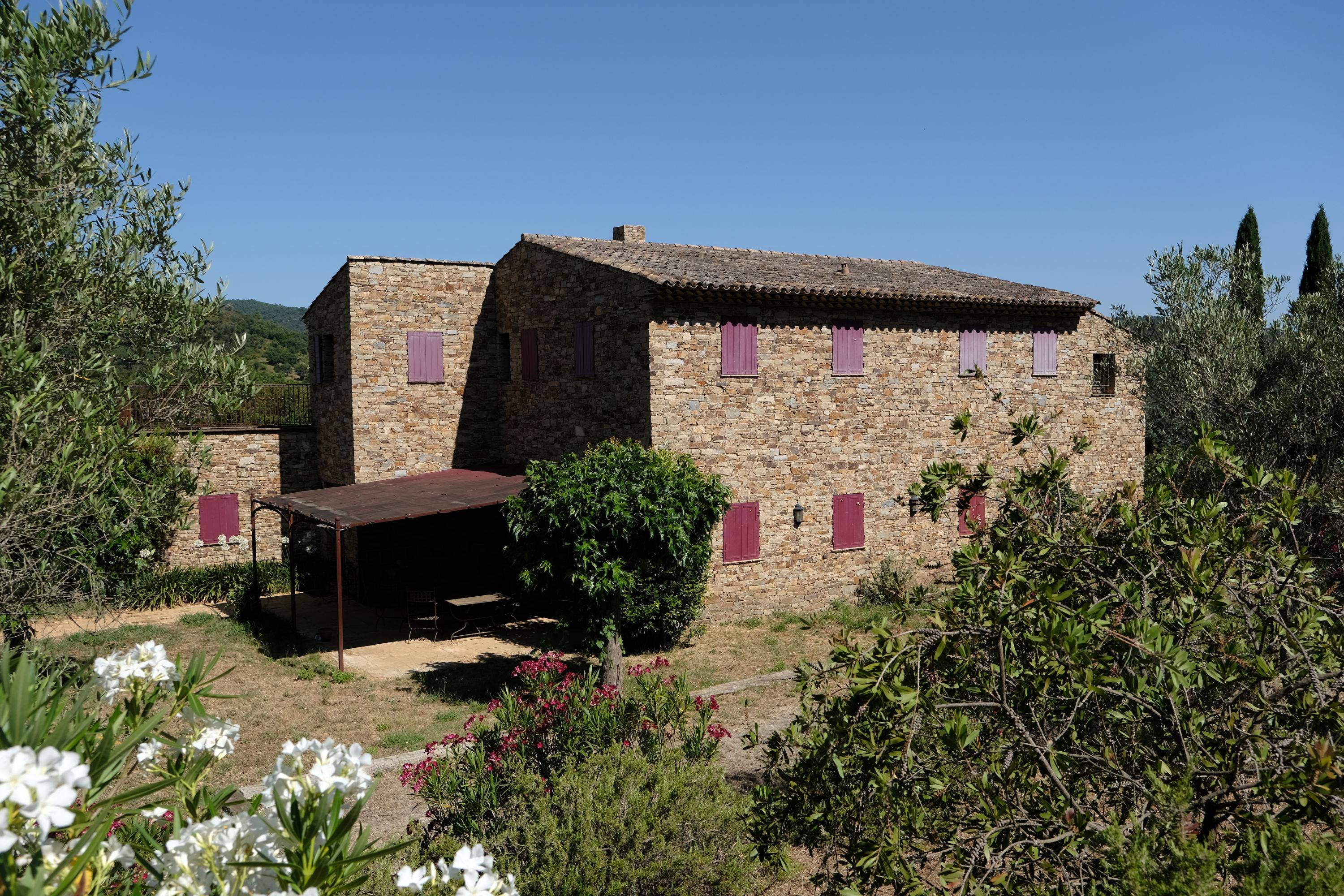 Propriété 400m² hab sur 21 ha