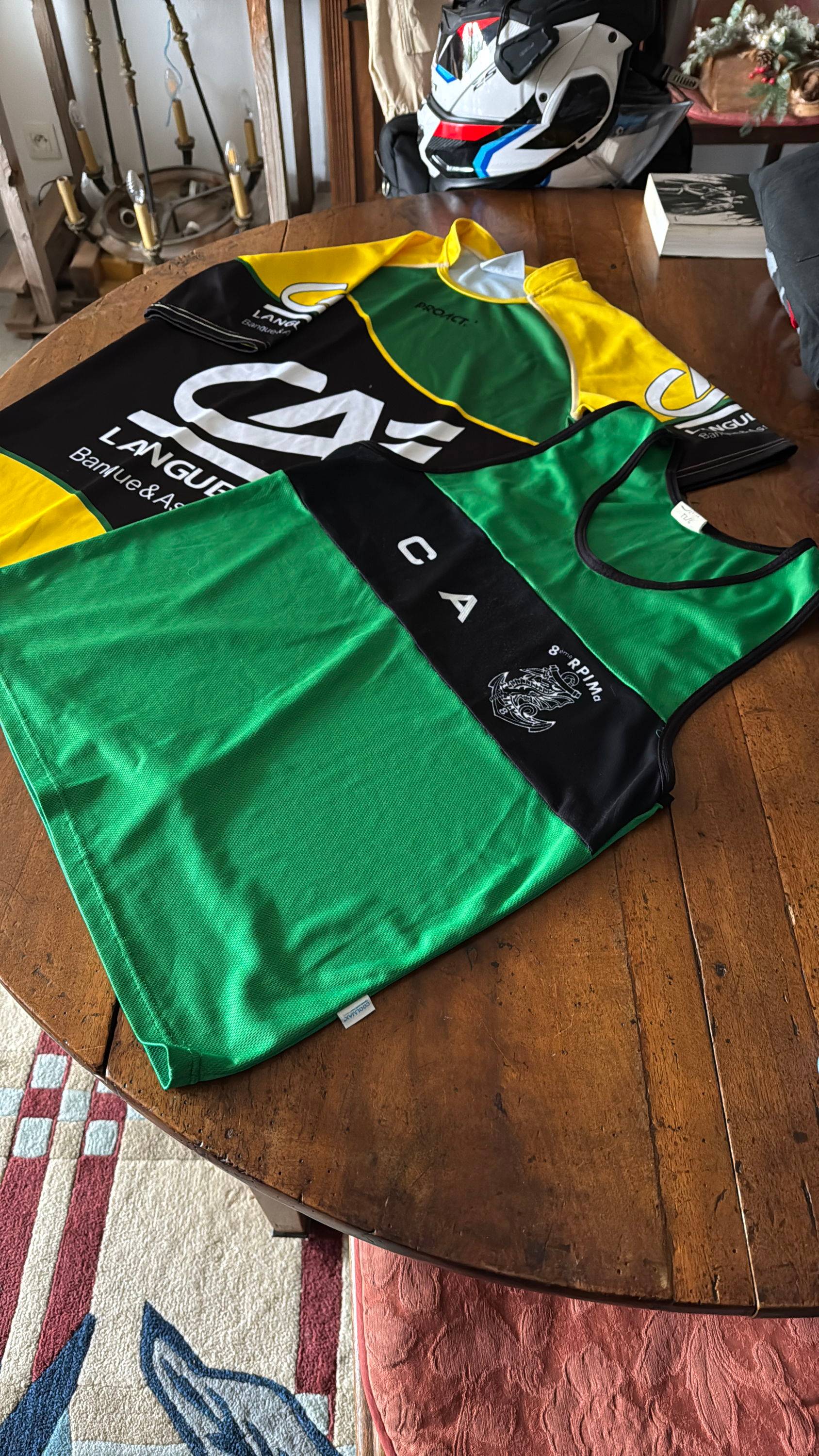 Vends 2 maillots de sport - Taille L