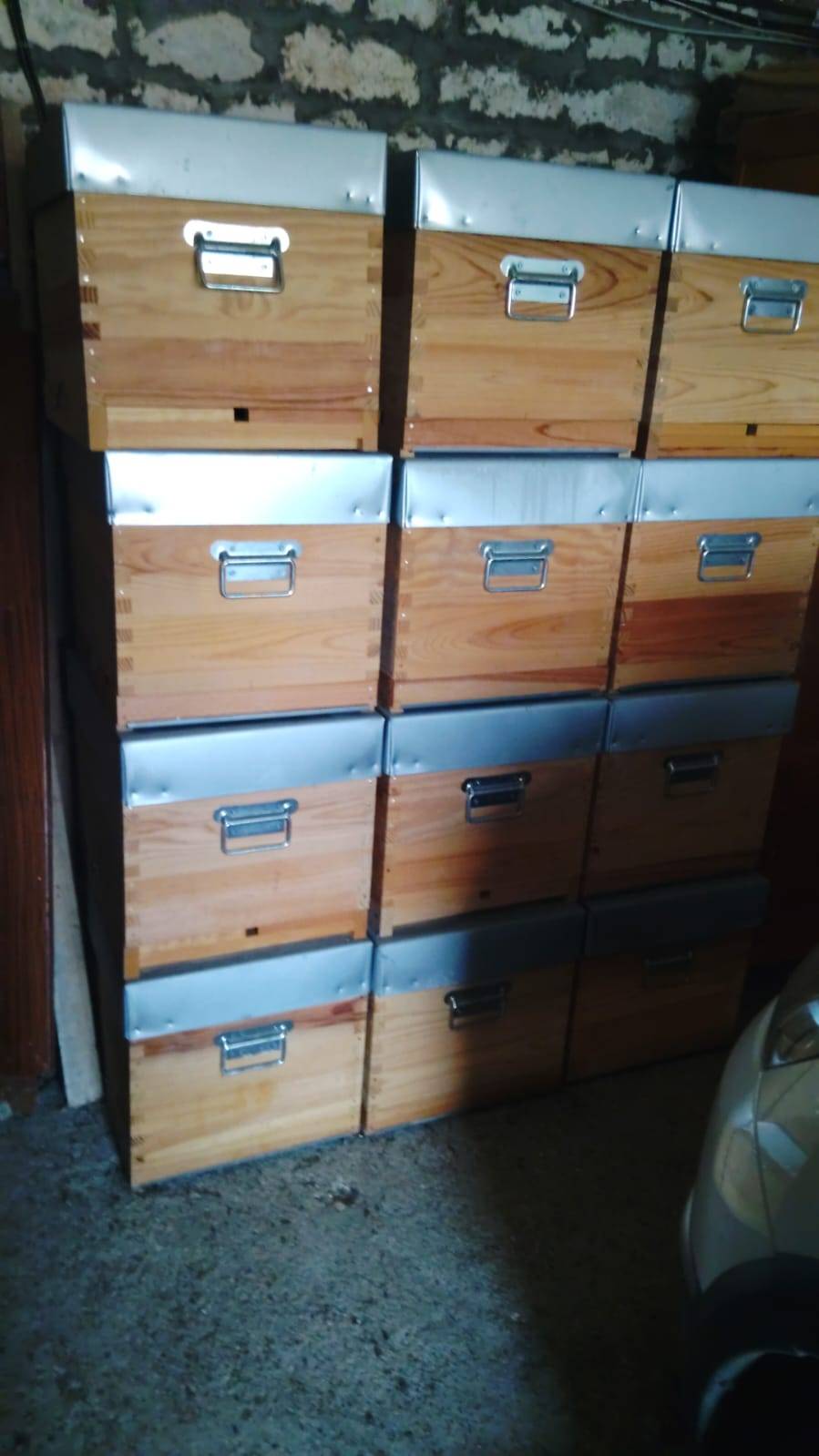 Vends ruches neuves type Dadant mexicaines