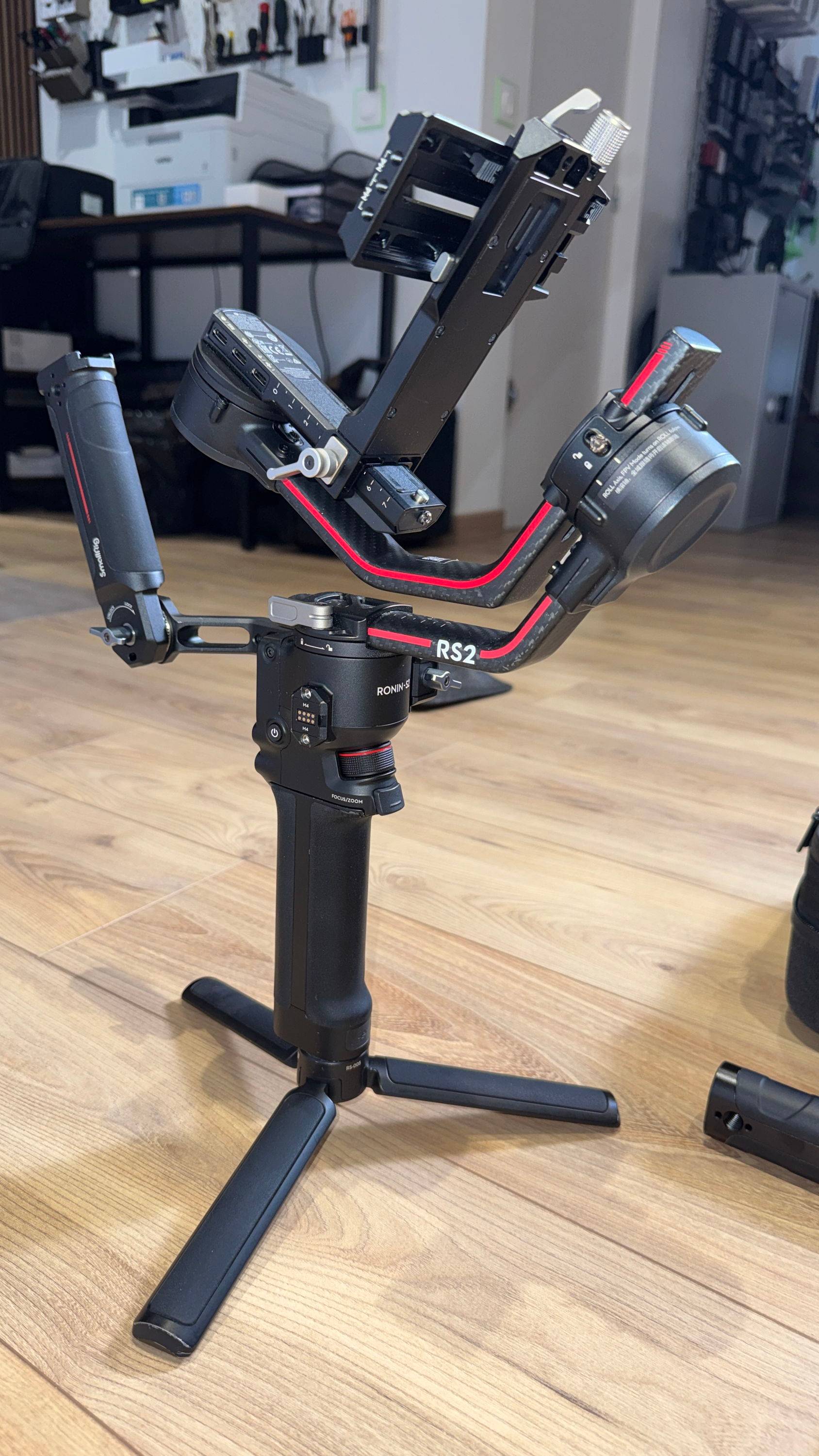 Vends DJI RS 2 Pro (Ronin-S2) complet avec mallette + 2 poignées SmallRig offertes