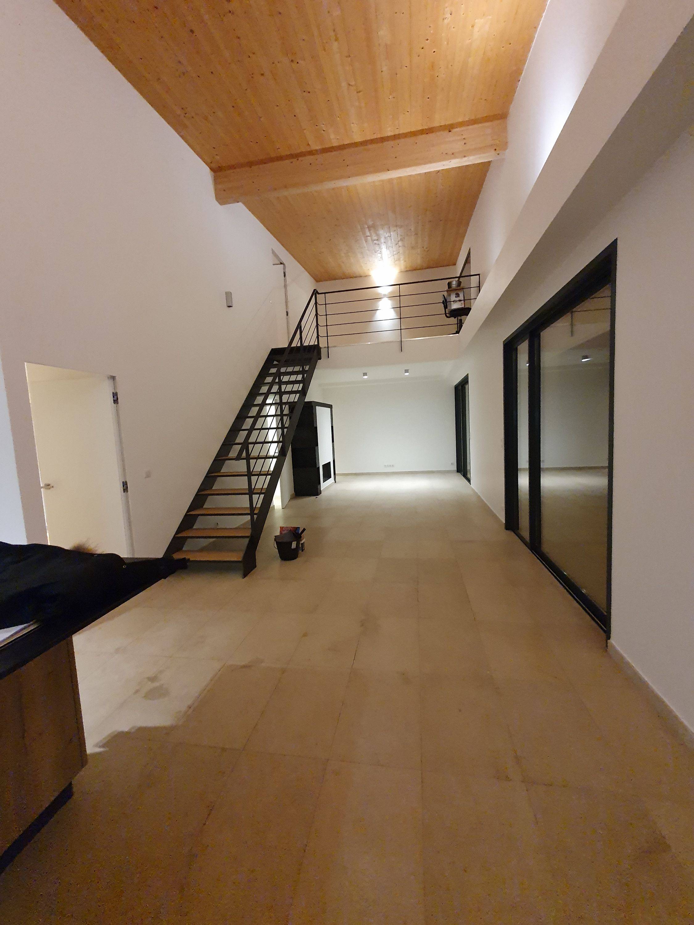 Loue maison 120m² Aix-en-Provence Nord, 2 niveaux 4 pièces, terrasse jardin garage fermé et parking