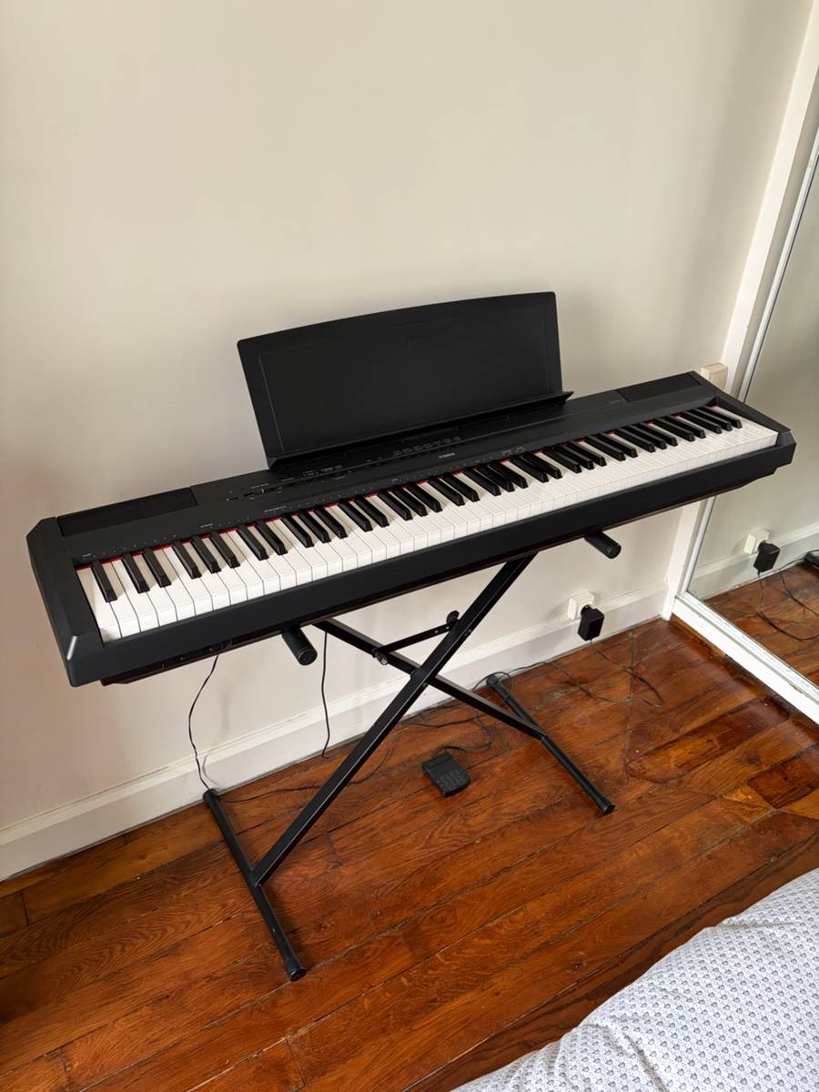 Vends piano Yamaha P-115
