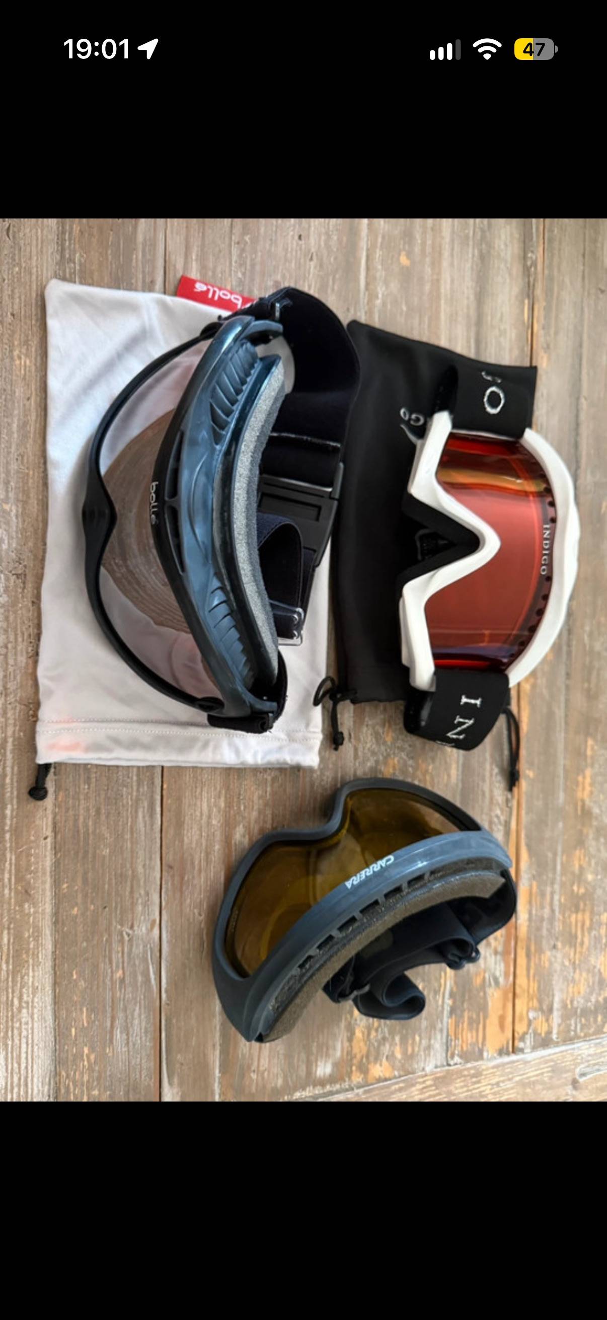 Vends 3 lunettes / masques de ski Indigo, Carrera et Bollé, dans leurs pochettes, tailles enfant/ado et adulte