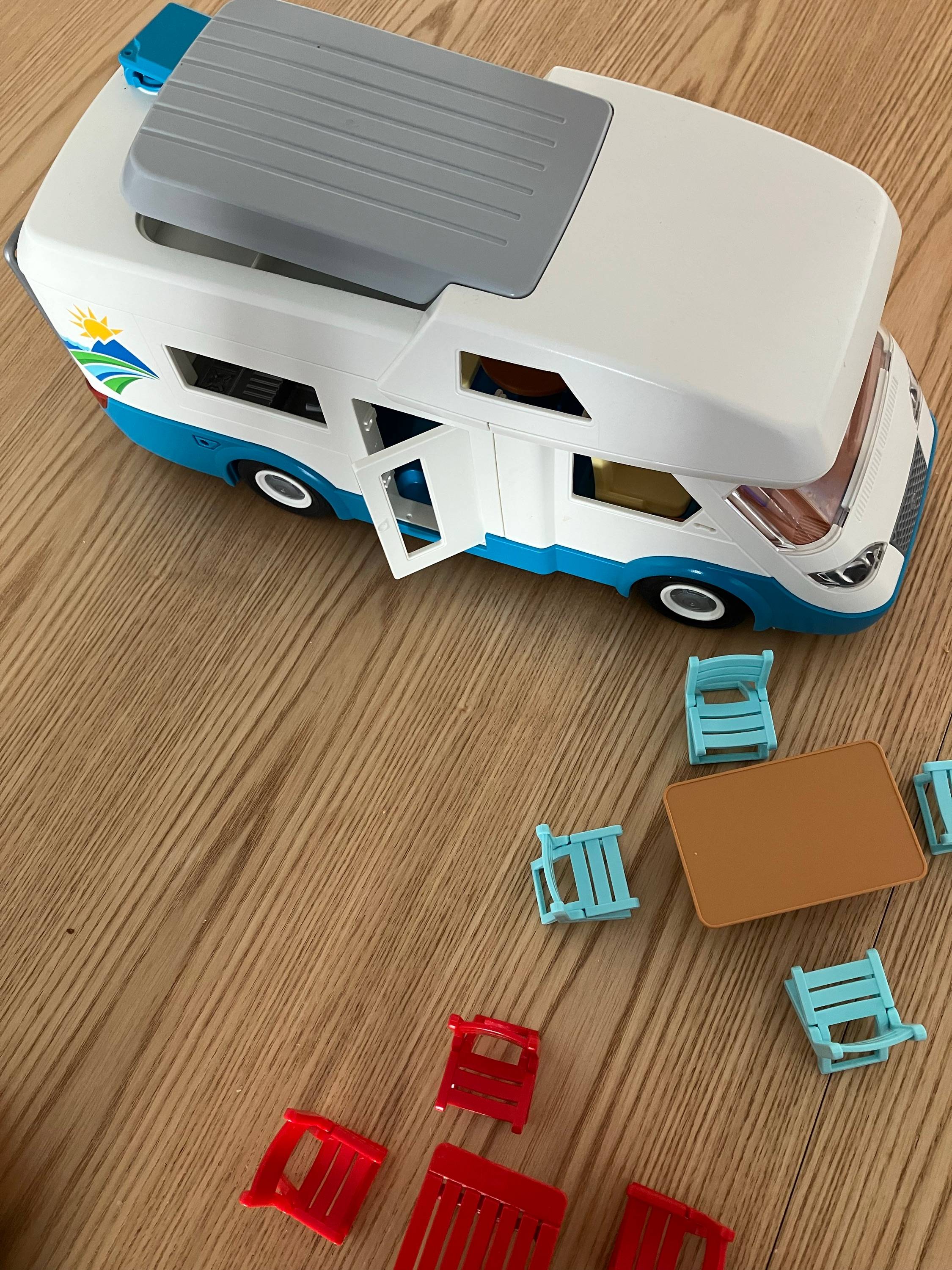 Vends camping-car Playmobil et ses accessoires