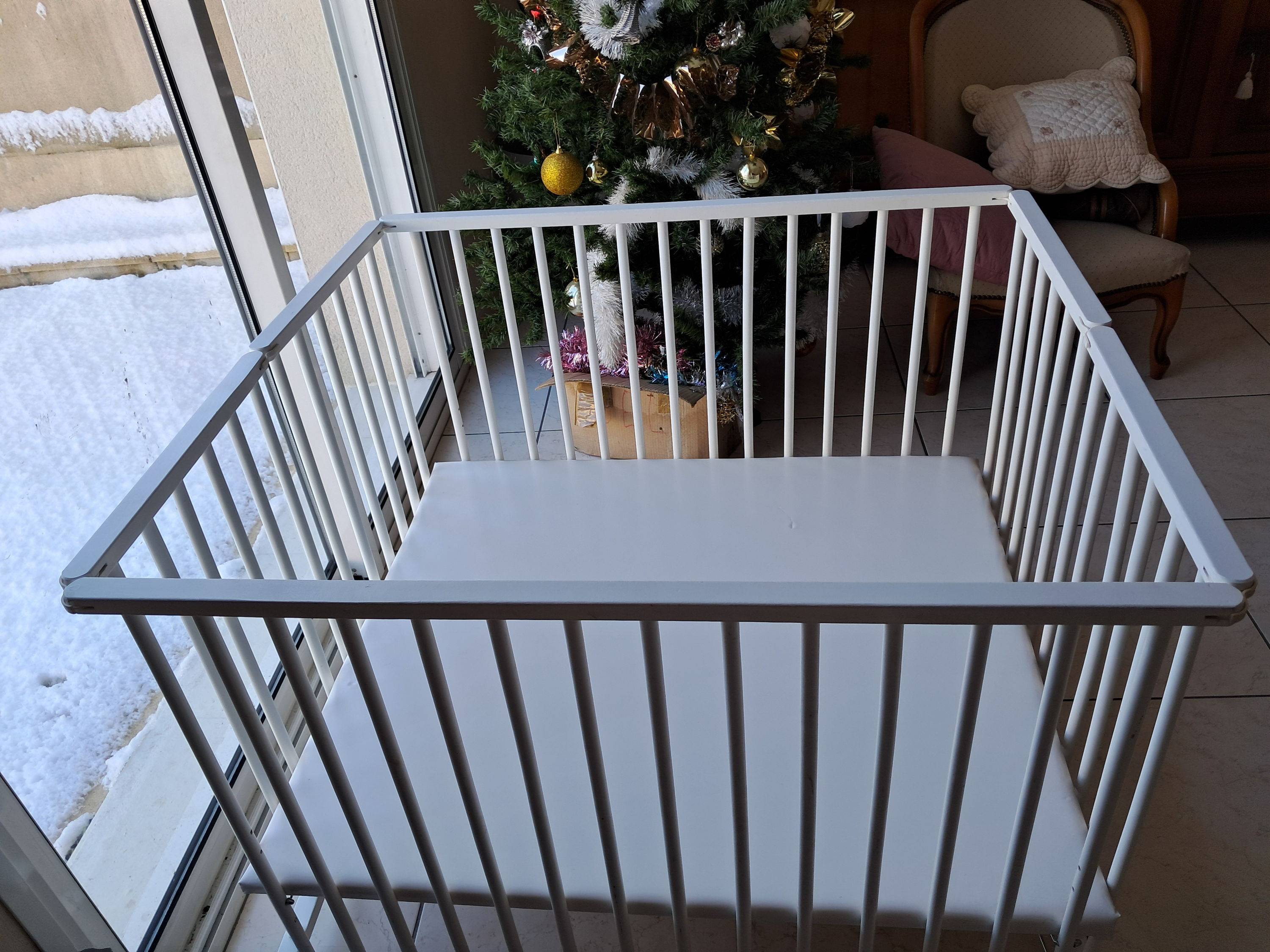 Vends Parc pour enfants avec 2 niveaux + 1 baignoire avec écoulement