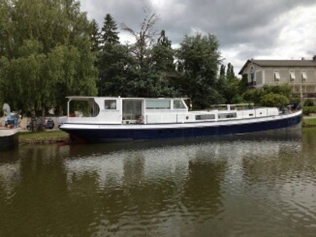 Vends péniche navigable, 24m, 100m², 6 personnes, emplacement sur la saône centre ville de Lyon