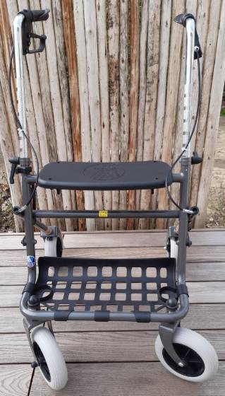 Vends déambulateur 4 roues marque Vermeiren