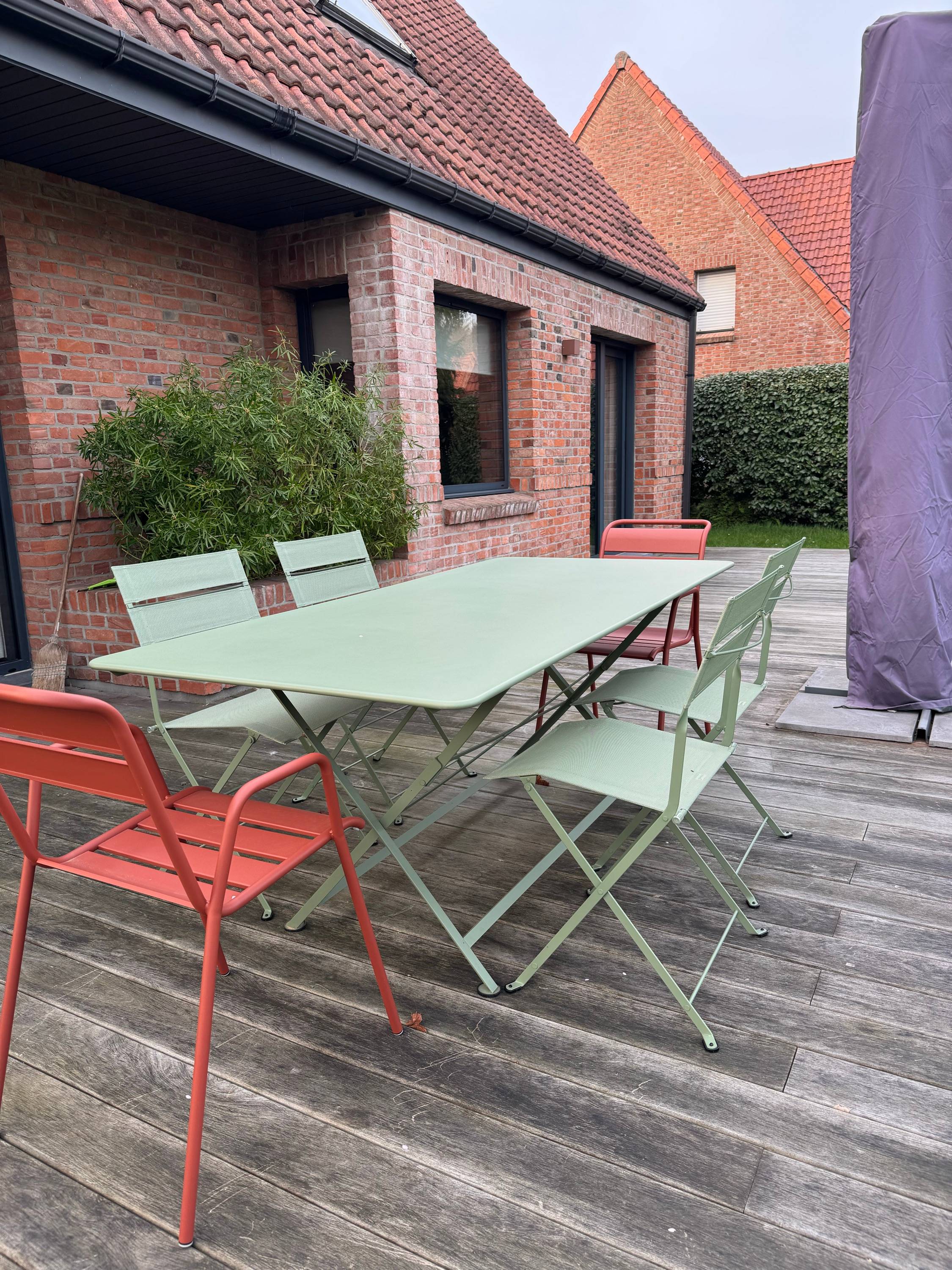 Vends salon de jardin Fermob table + 4 chaises + 2 fauteuils