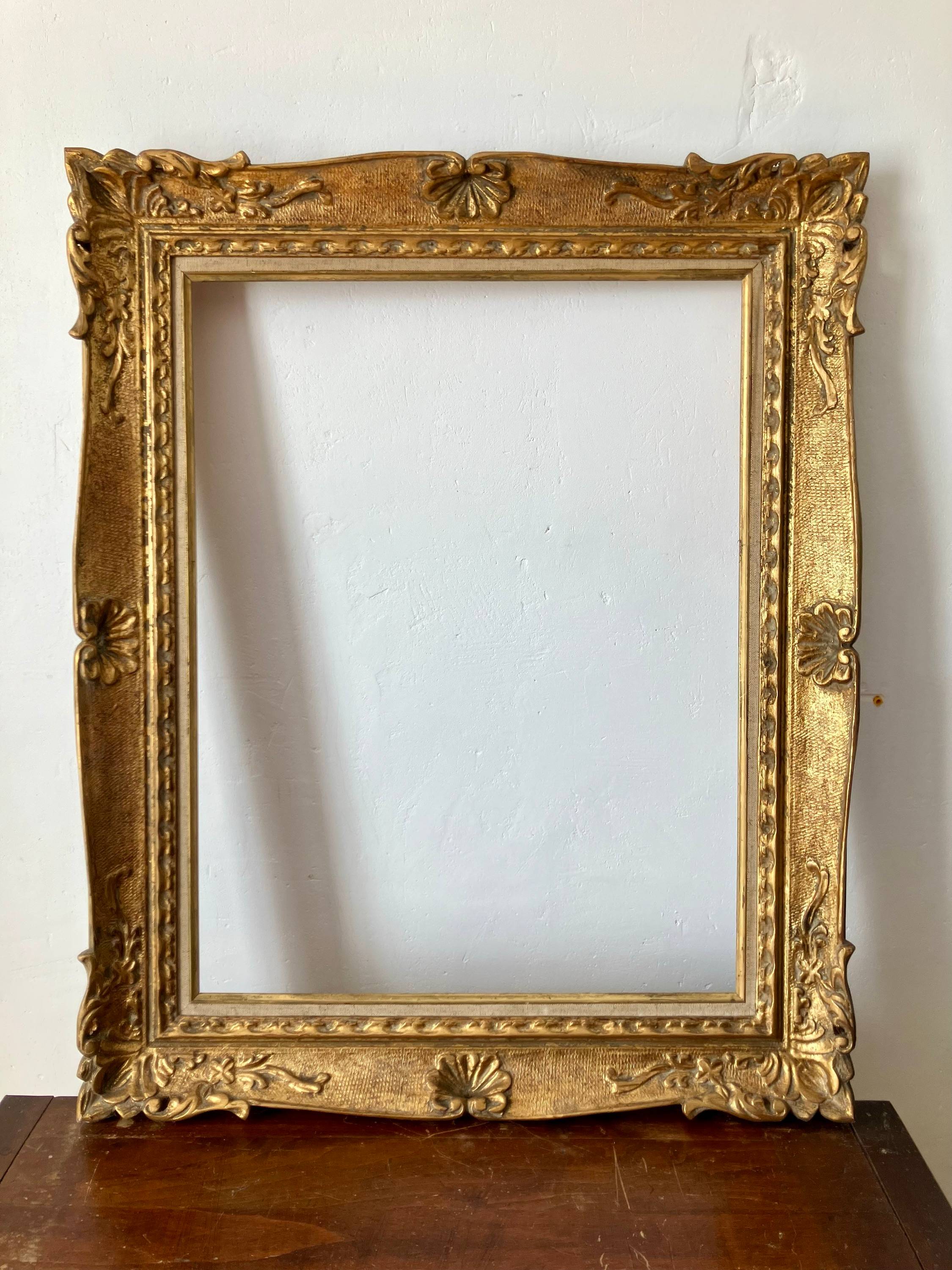 Vends grand cadre en bois doré