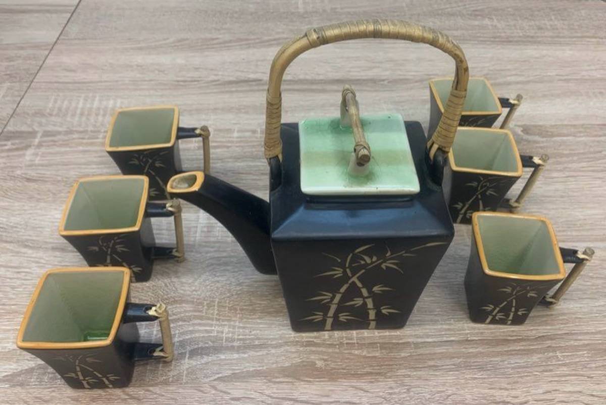 Vends un service à thé en céramique céladon, très bon état