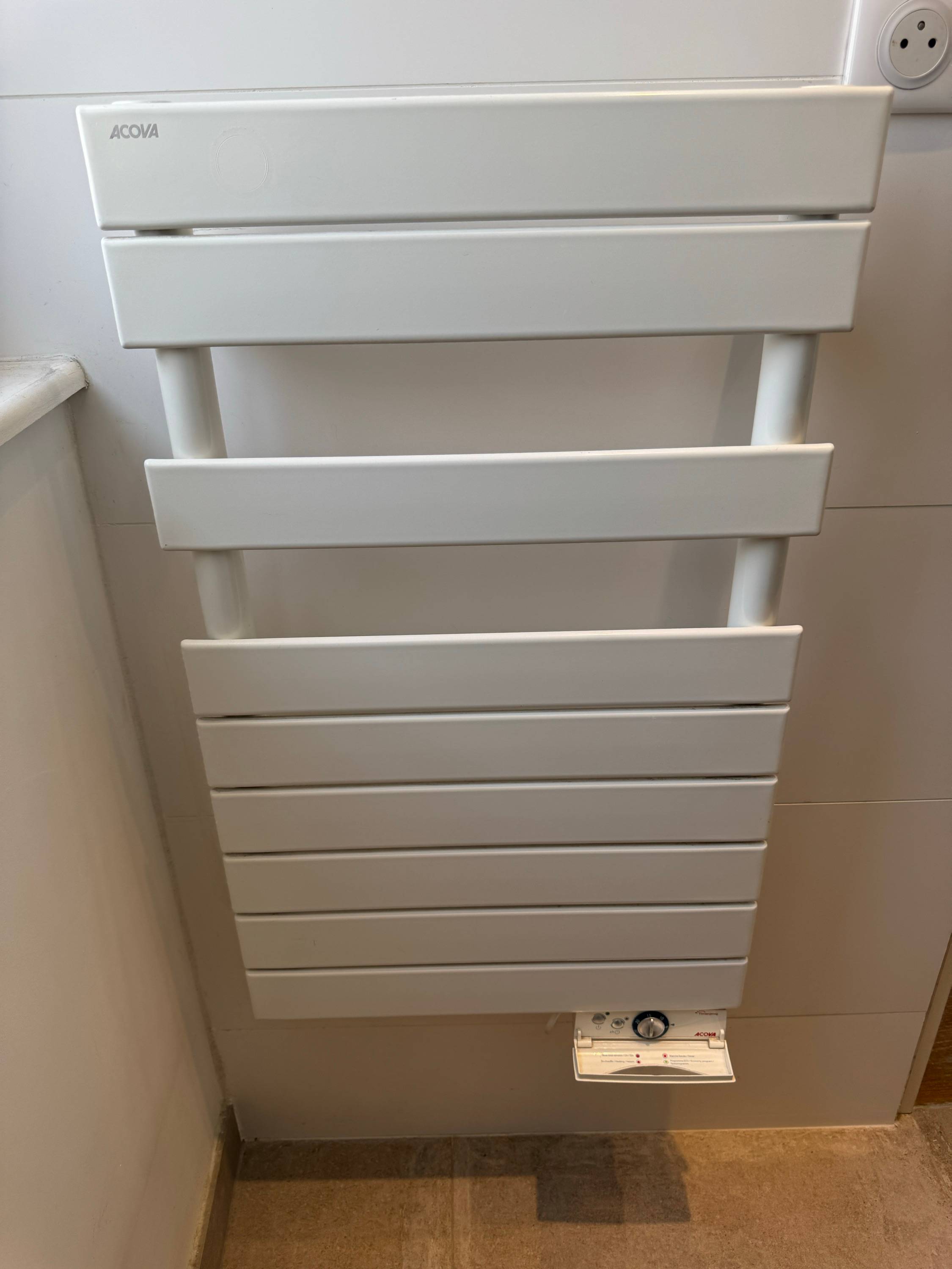 Vends radiateur électrique sèche-serviette en acier