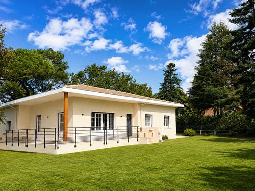 Au cœur d’Ychoux, maison de charme rénovée sur 1 389m² de terrain