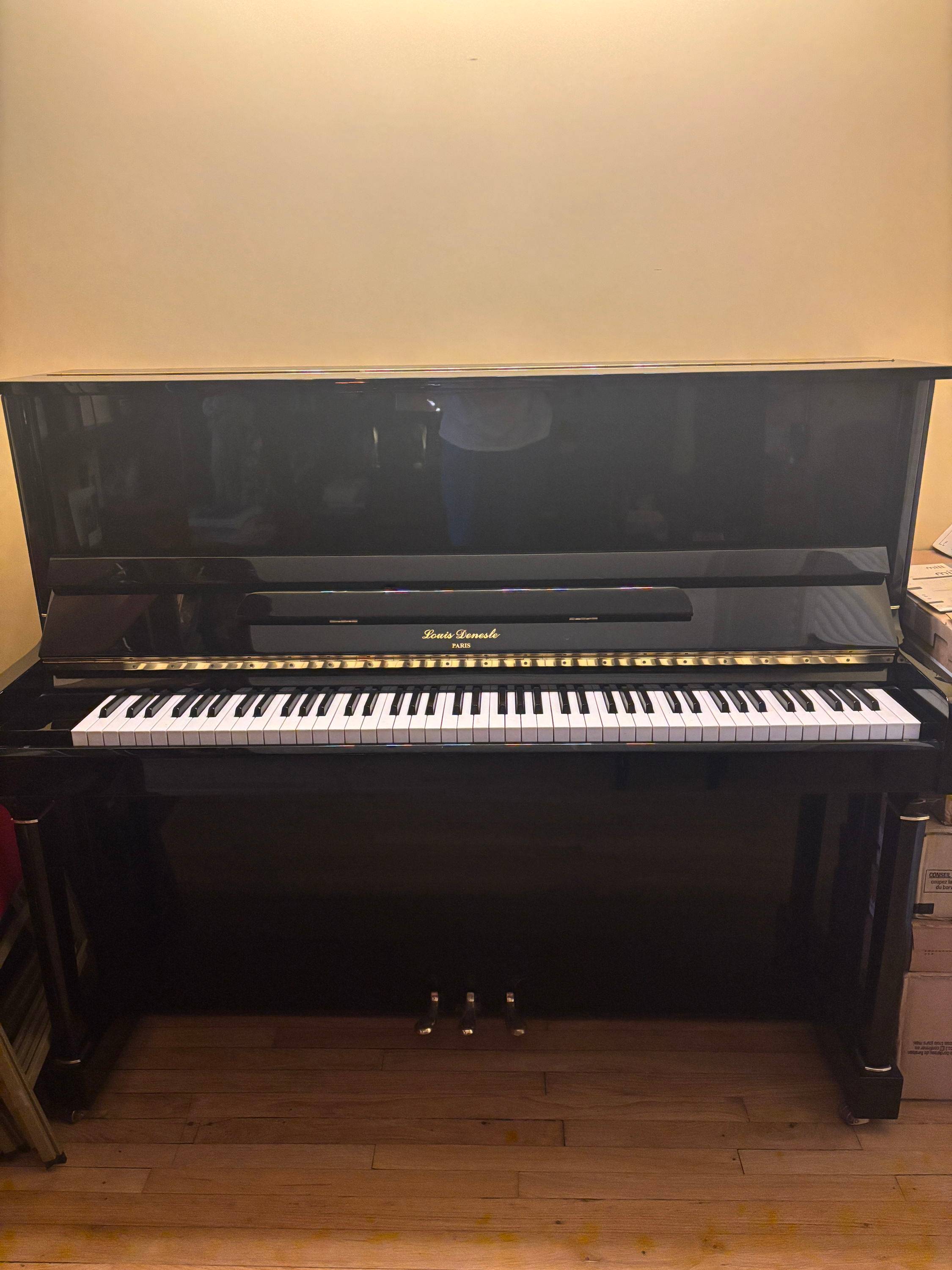 Vends un piano droit d'études en parfait état
