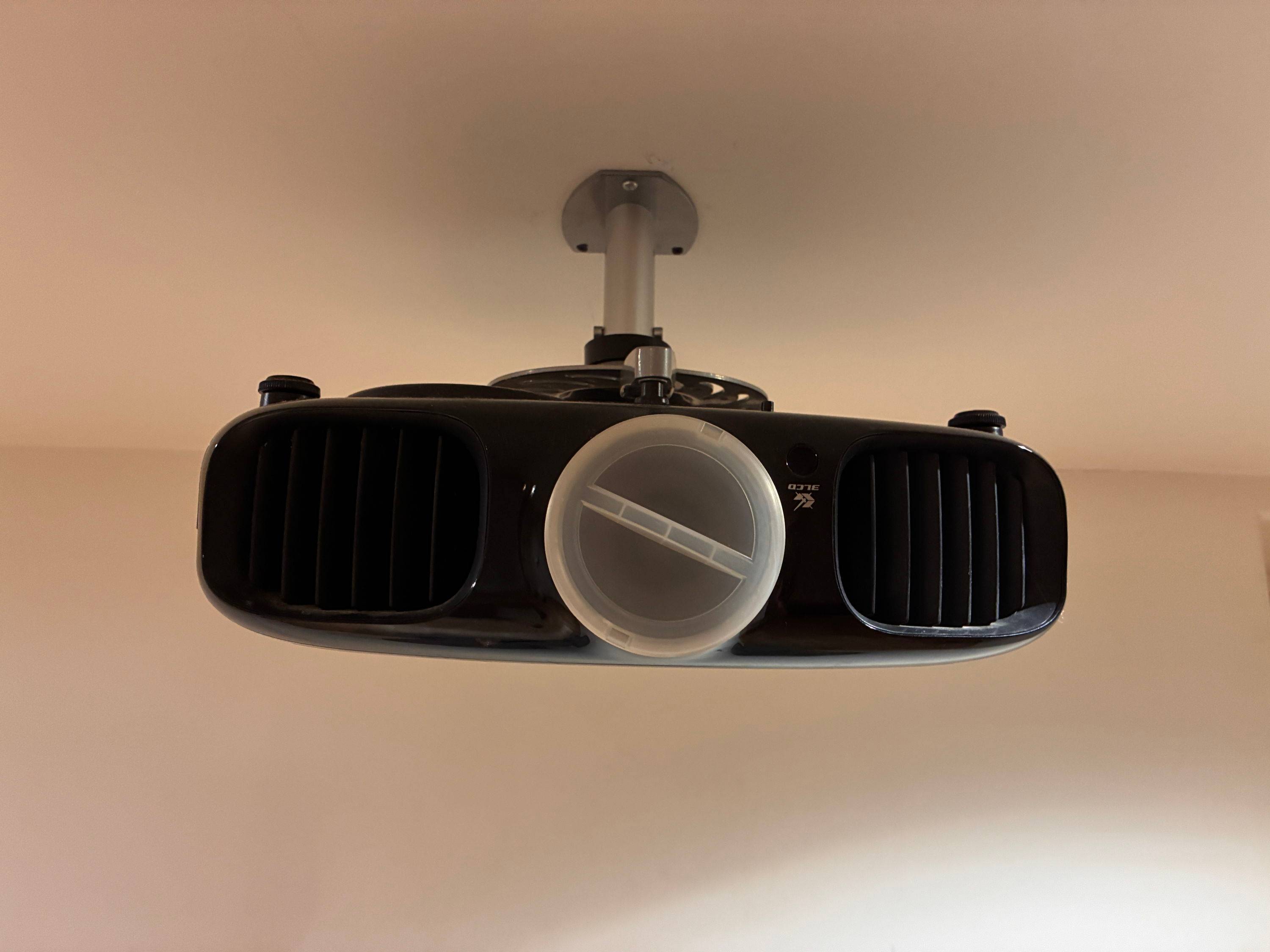 Vends rétroprojecteur et écran grande taille