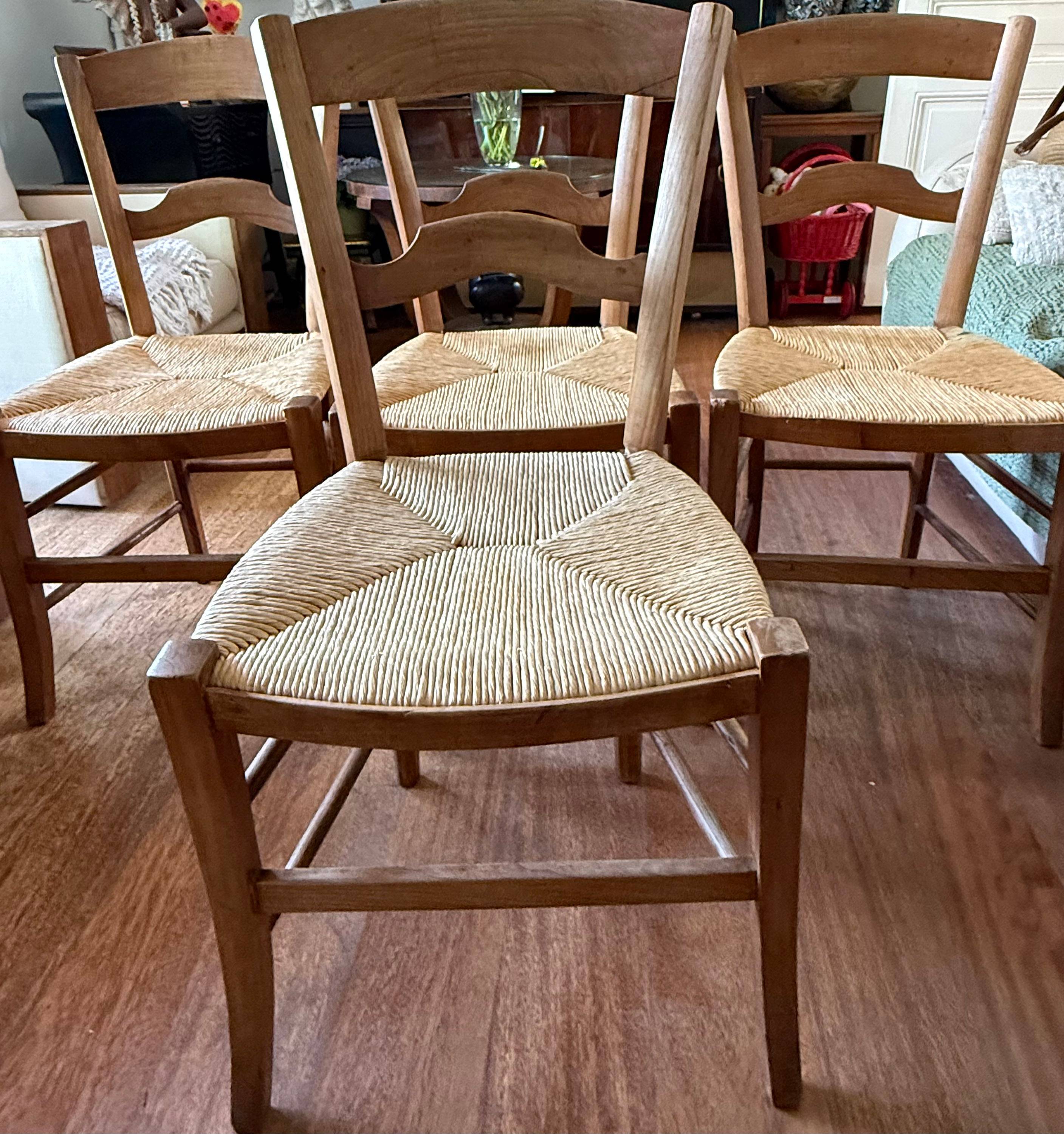Vends 2 chaises vintage en bois et paille