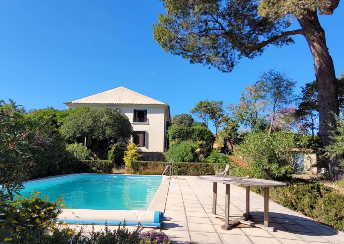 Vends maison de maître vigneronne - 360m² - Hérault Ouest à 10-15 minutes de Pézenas, secteur Roujan
