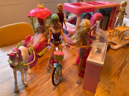 Vends poupées Barbies