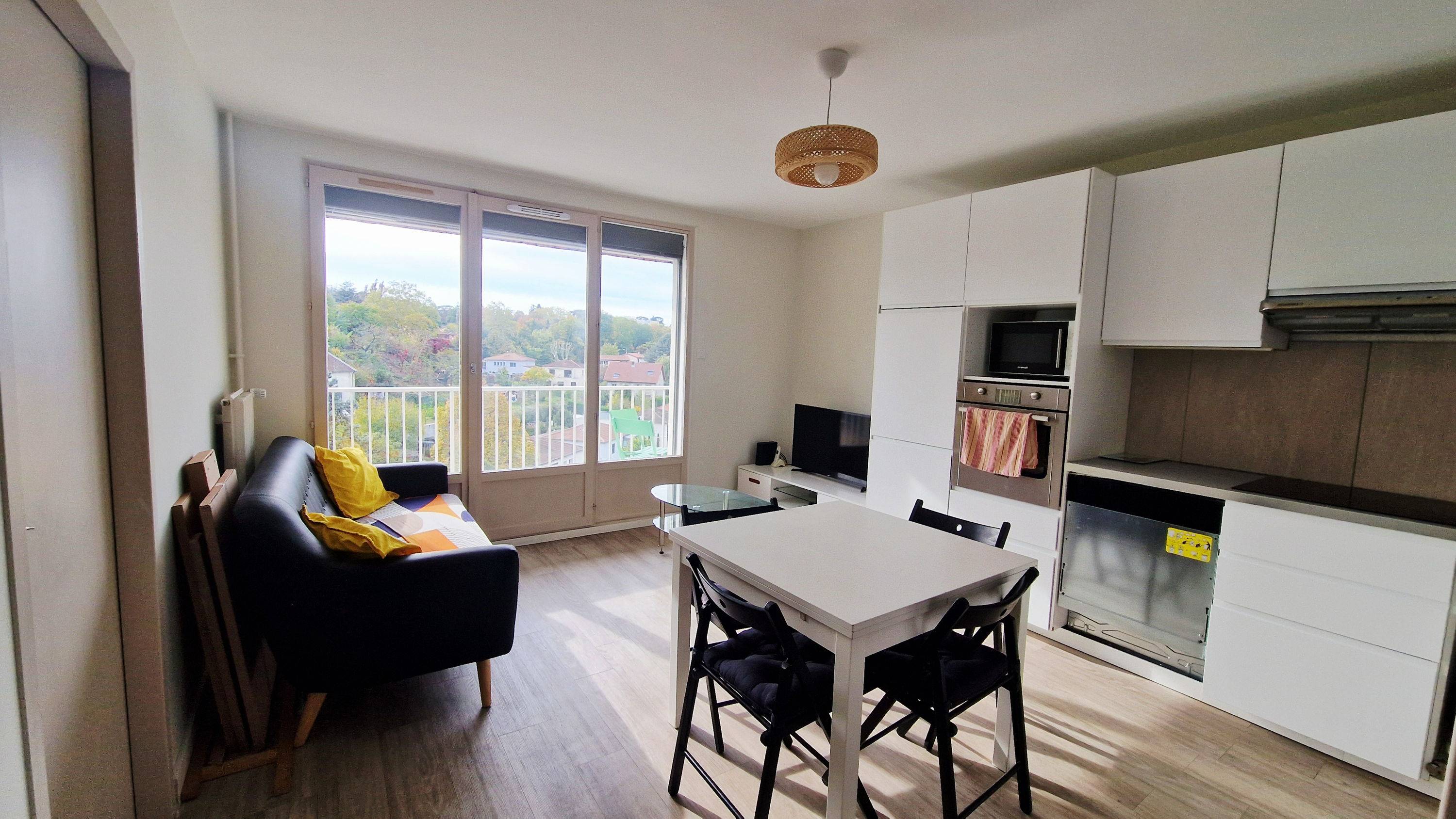 Chambre étudiant sérieux 13m² Lyon 5/9 st just / gorge de loup avec salle de bain privative