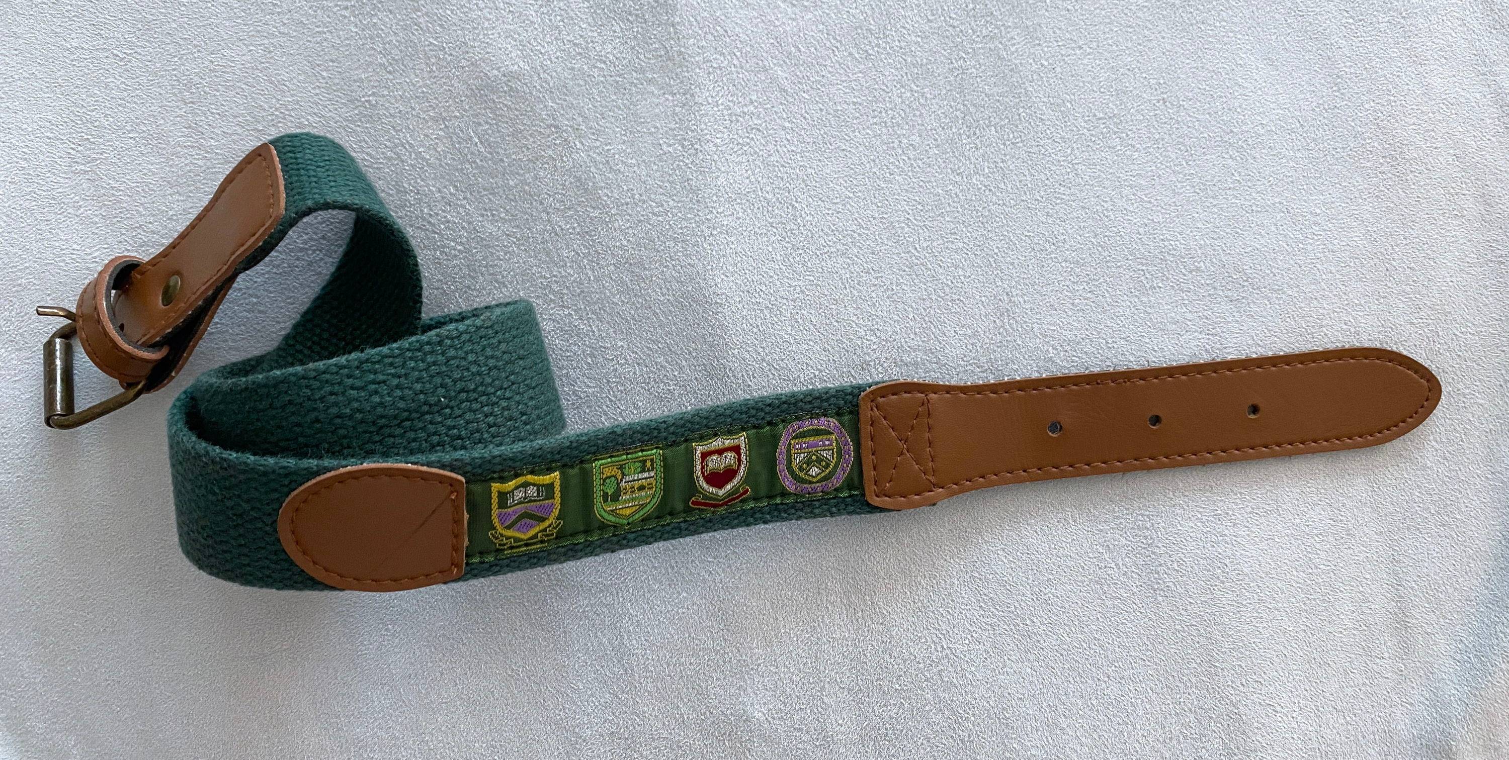 Ceinture style Anglais verte et écussons taille 87 cm