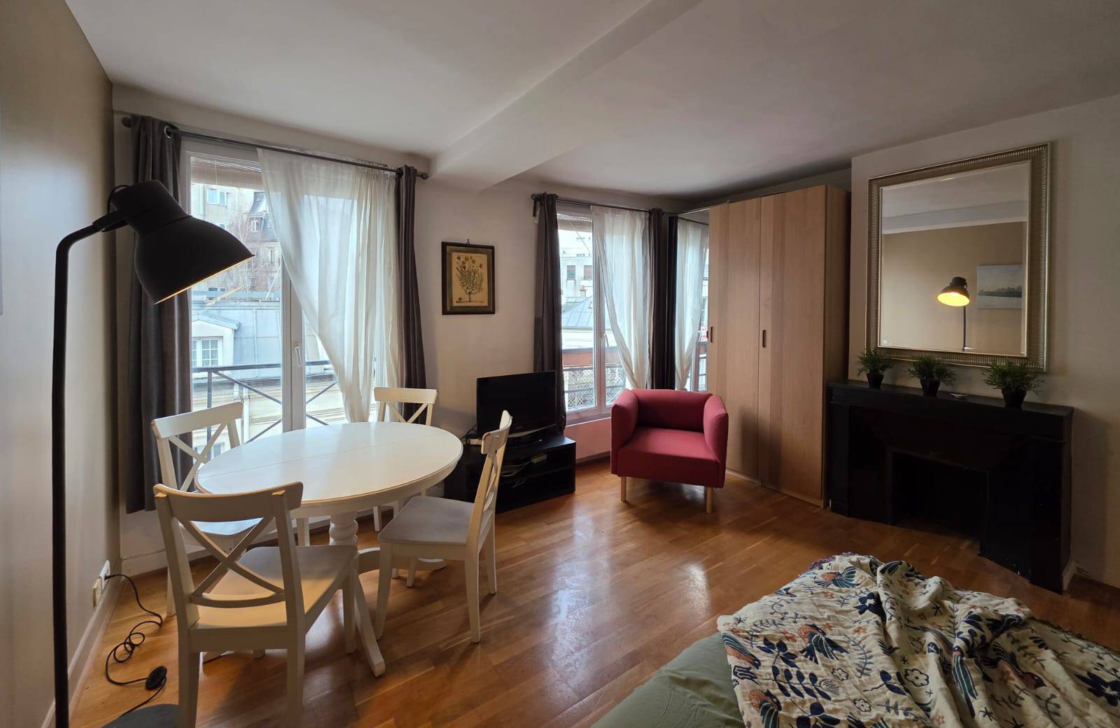 Loue grand studio style suite hôtel à Montparnasse Paris 14ème - 30m²