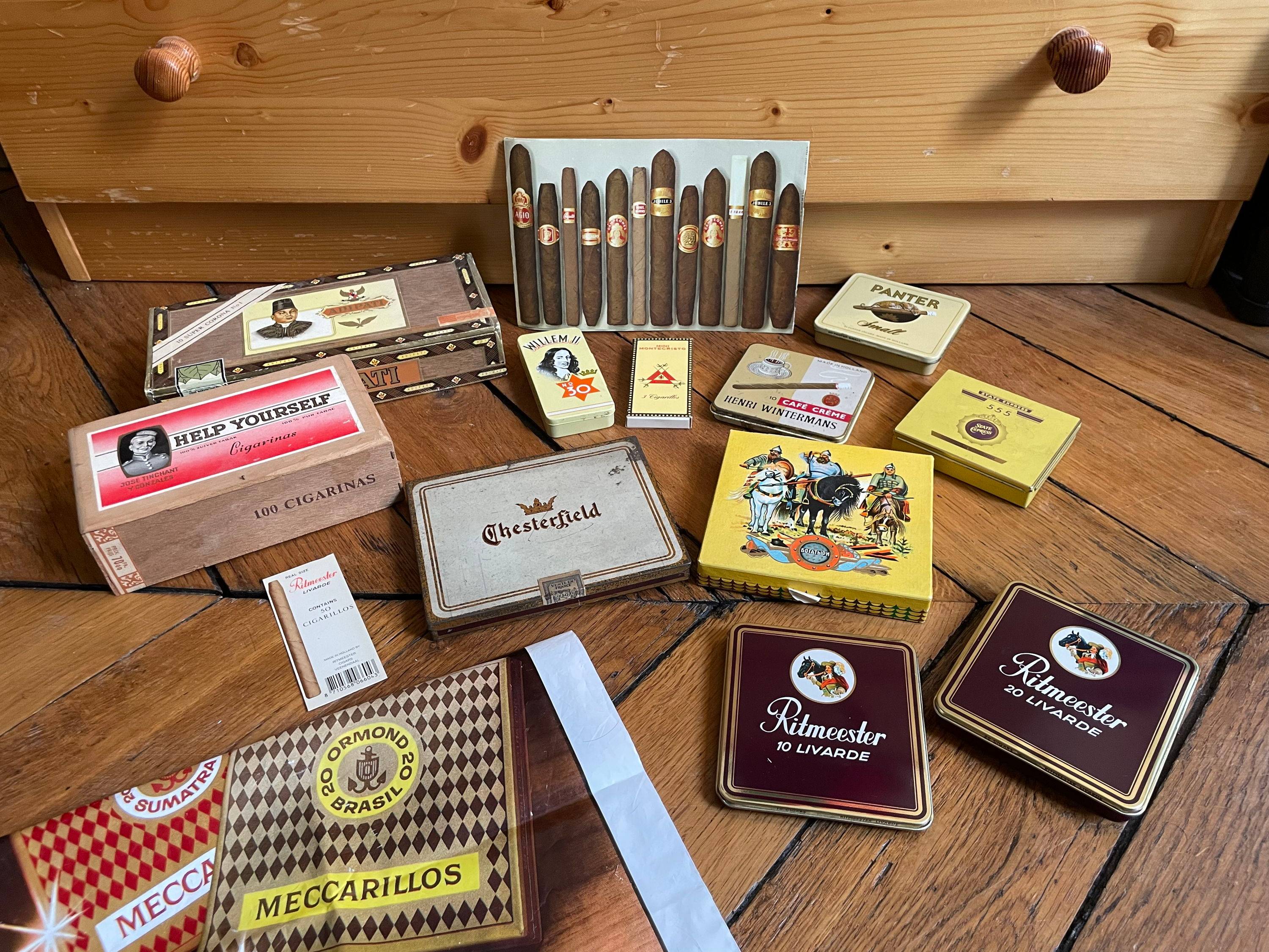 Vends boîtes à cigarettes anciennes vides