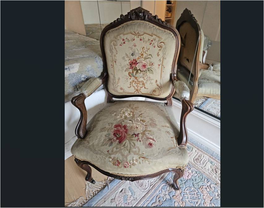 Vends chaise cabriolet ancienne style Louis XV – tapisserie florale