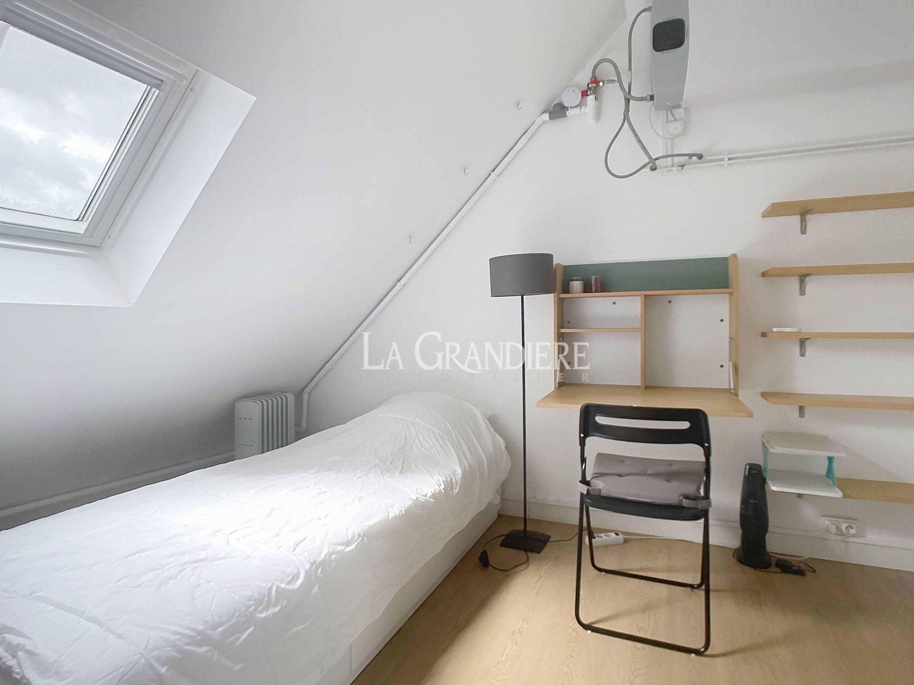 Paris 16 - Jasmin - 6ème étage - 1 pièce - Surface au sol 13,15m² - 7,45m² Carrez - Idéal pour pied-à-terre