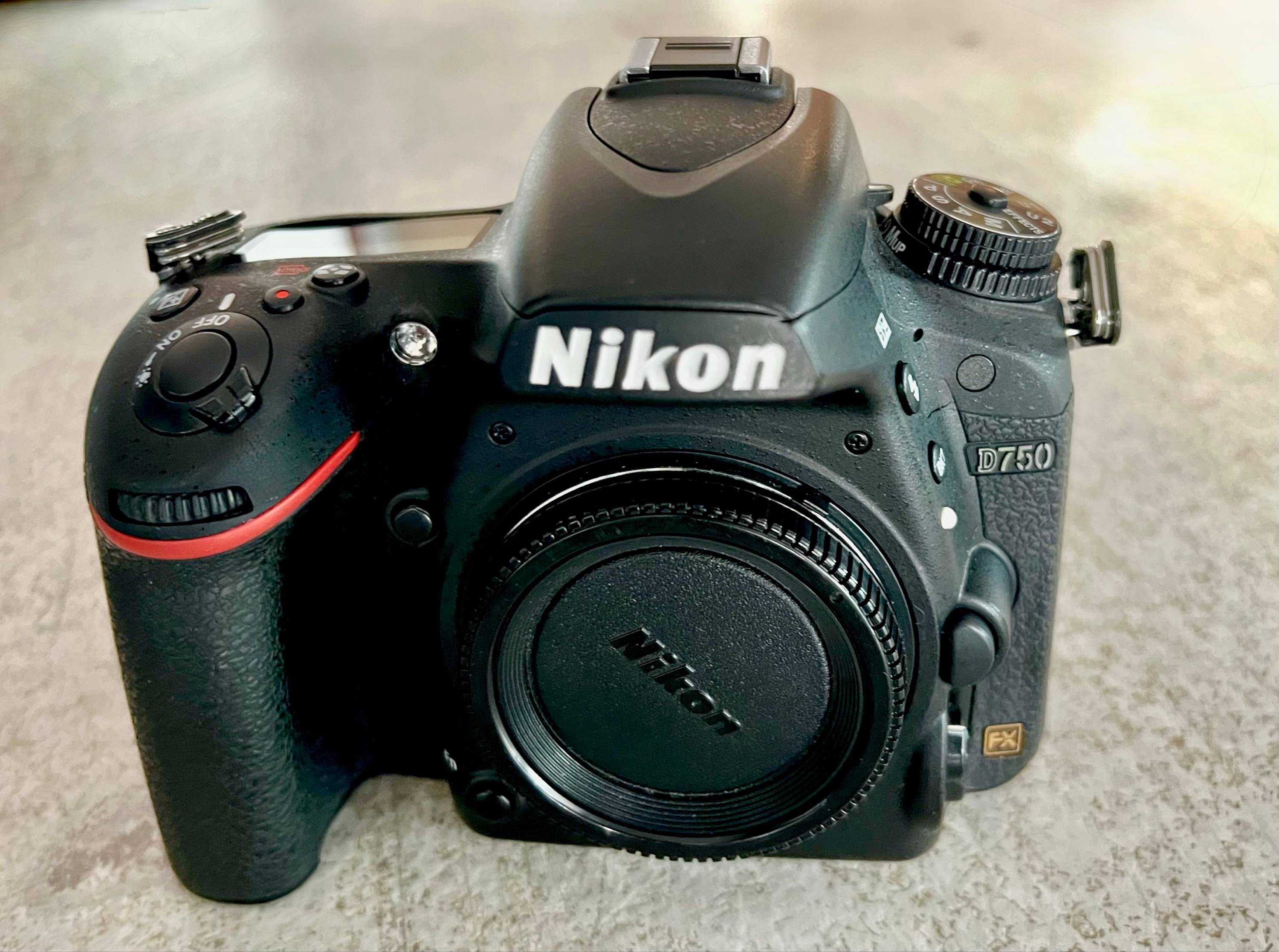 Vends Nikon boîtier reflex D750