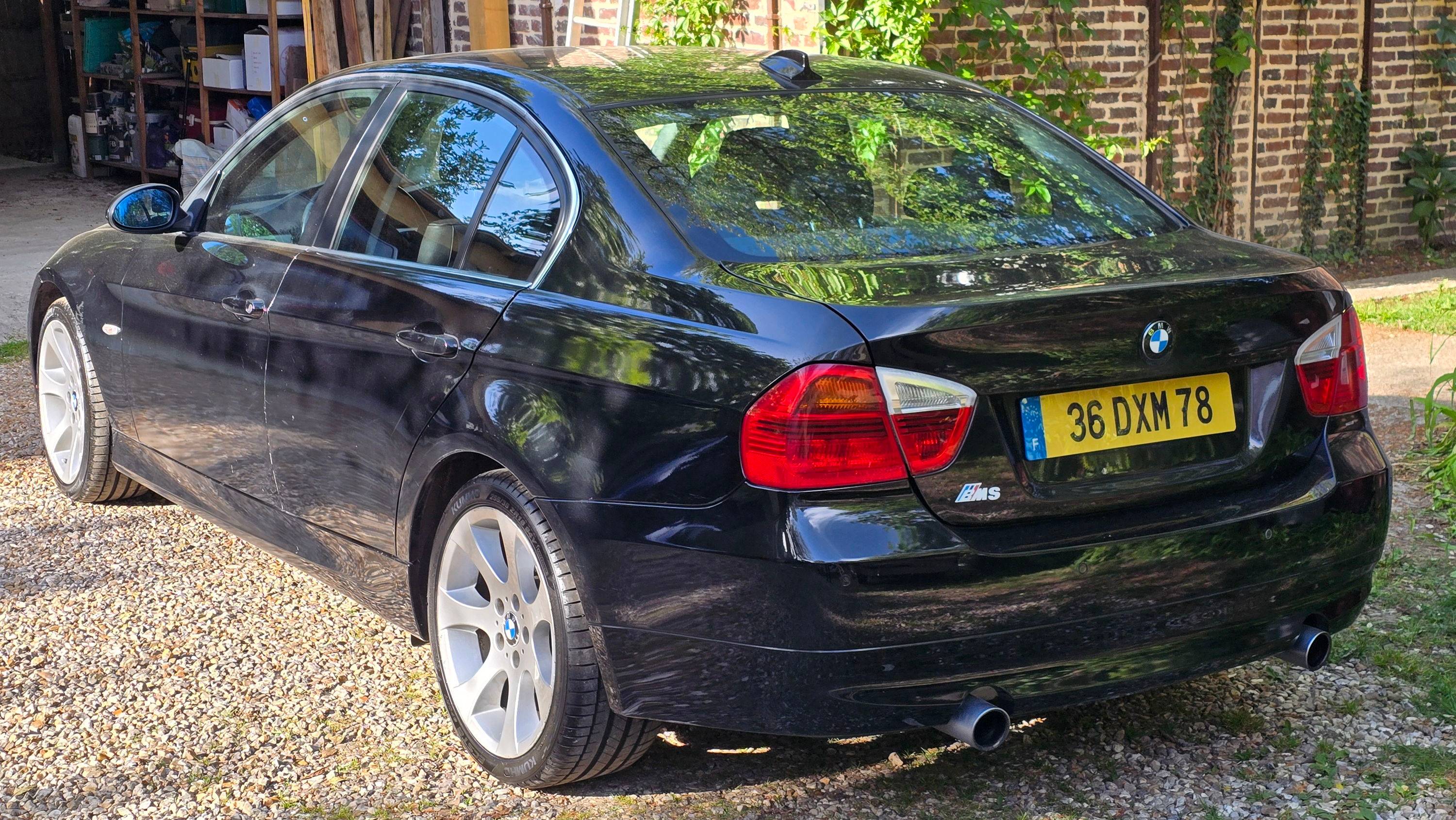 Vends BMW 335i, 2006, 252000km, prix à débattre sur place