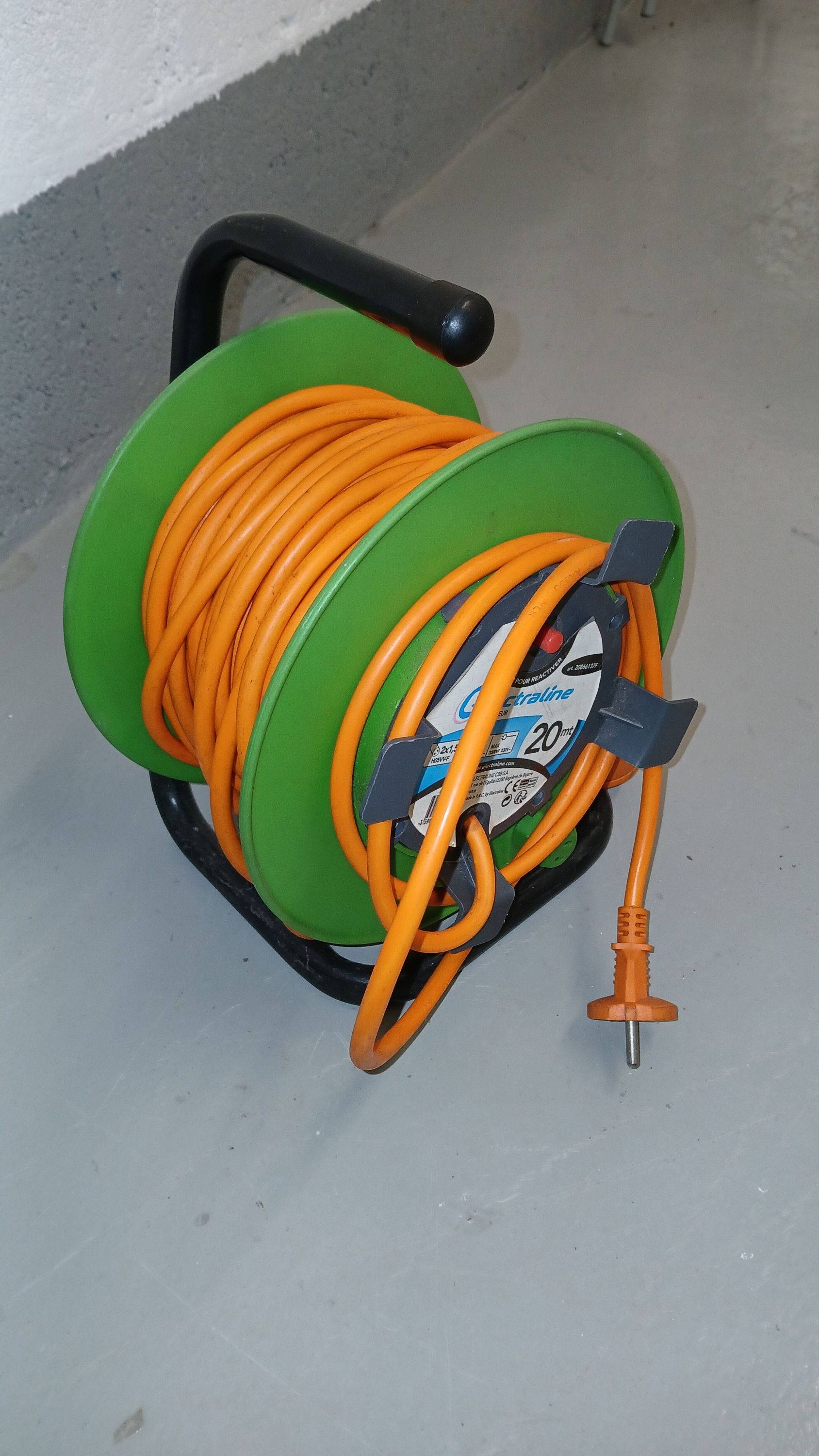 Vends rallonge électrique jardin enrouleur 20m Electraline