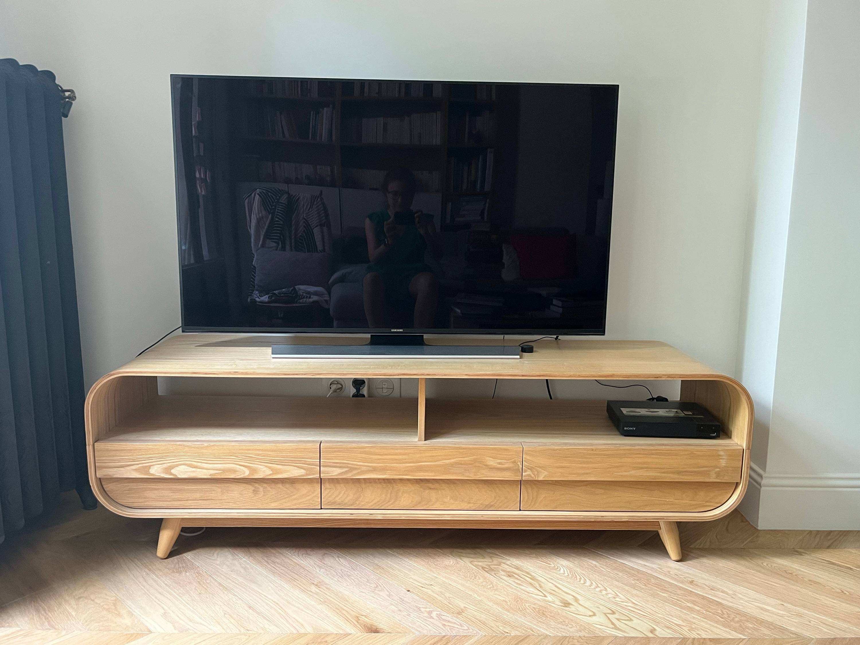 Vends meuble TV bois massif  Made.com