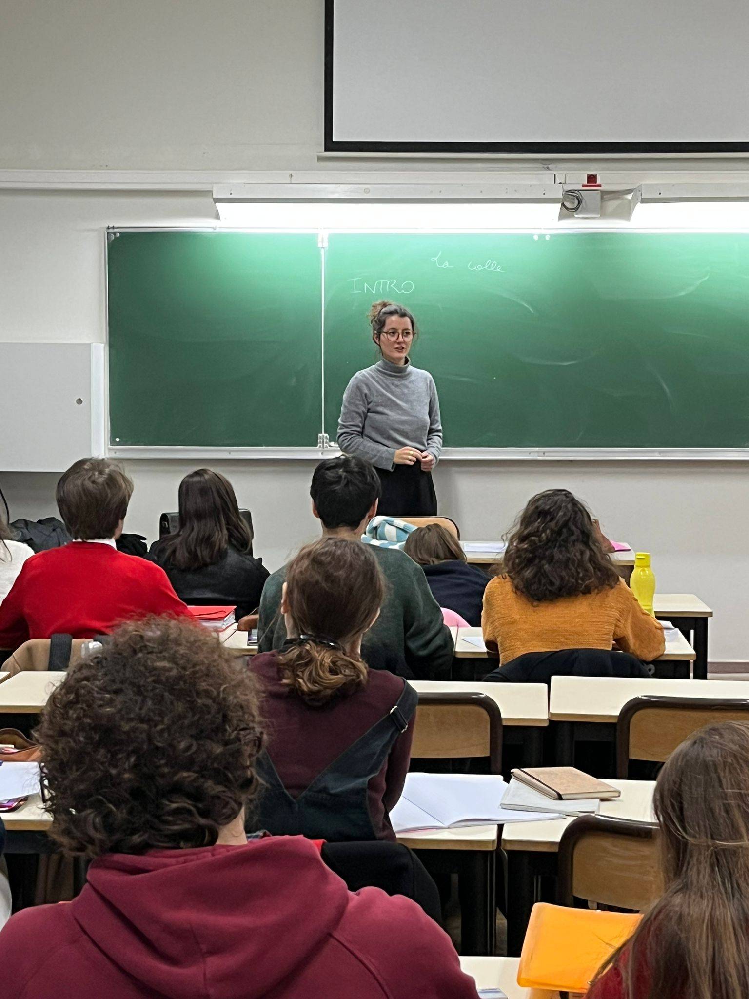 Normalienne agrégée propose cours particuliers - Histoire, géographie, français, philosophie, latin et grec