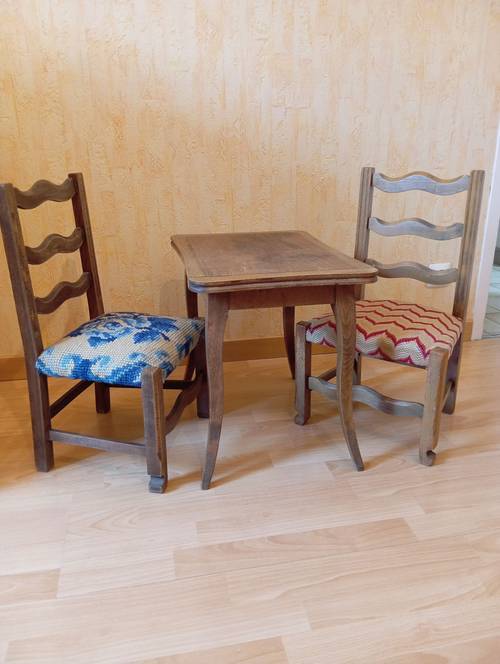 Vends table en bois pour enfant et chaises