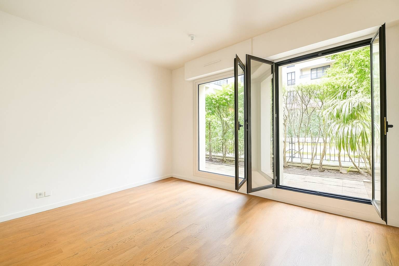 Vends Levallois-Georges Pompidou-2 chambres-parking -jardin plein sud - 67m²