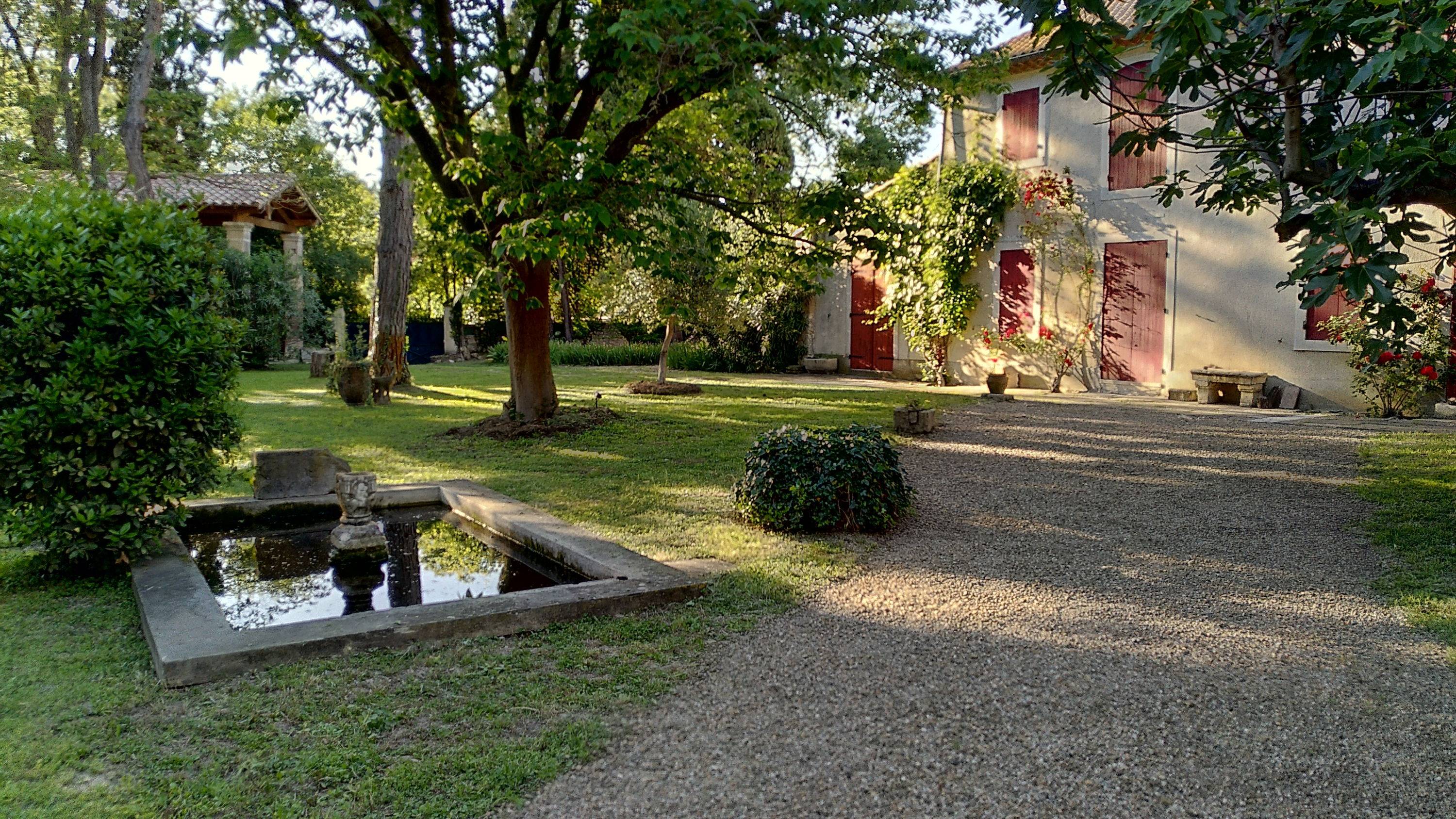Loue maison grand mas provençal aux pieds des Alpilles avec piscine, ping-pong dans parc arboré - 10 couchages