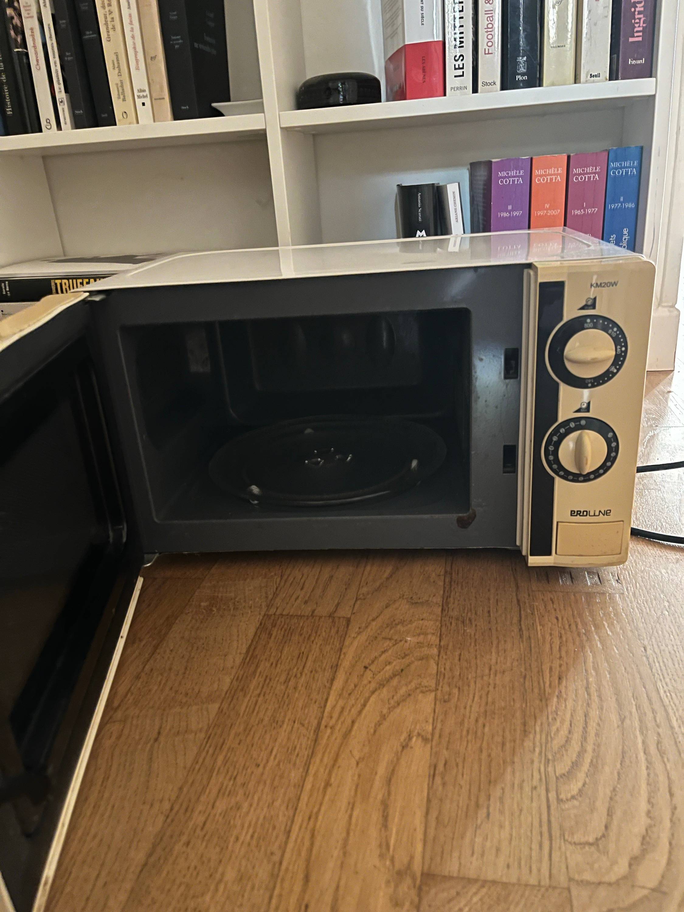 Vends four à micro-ondes Proline