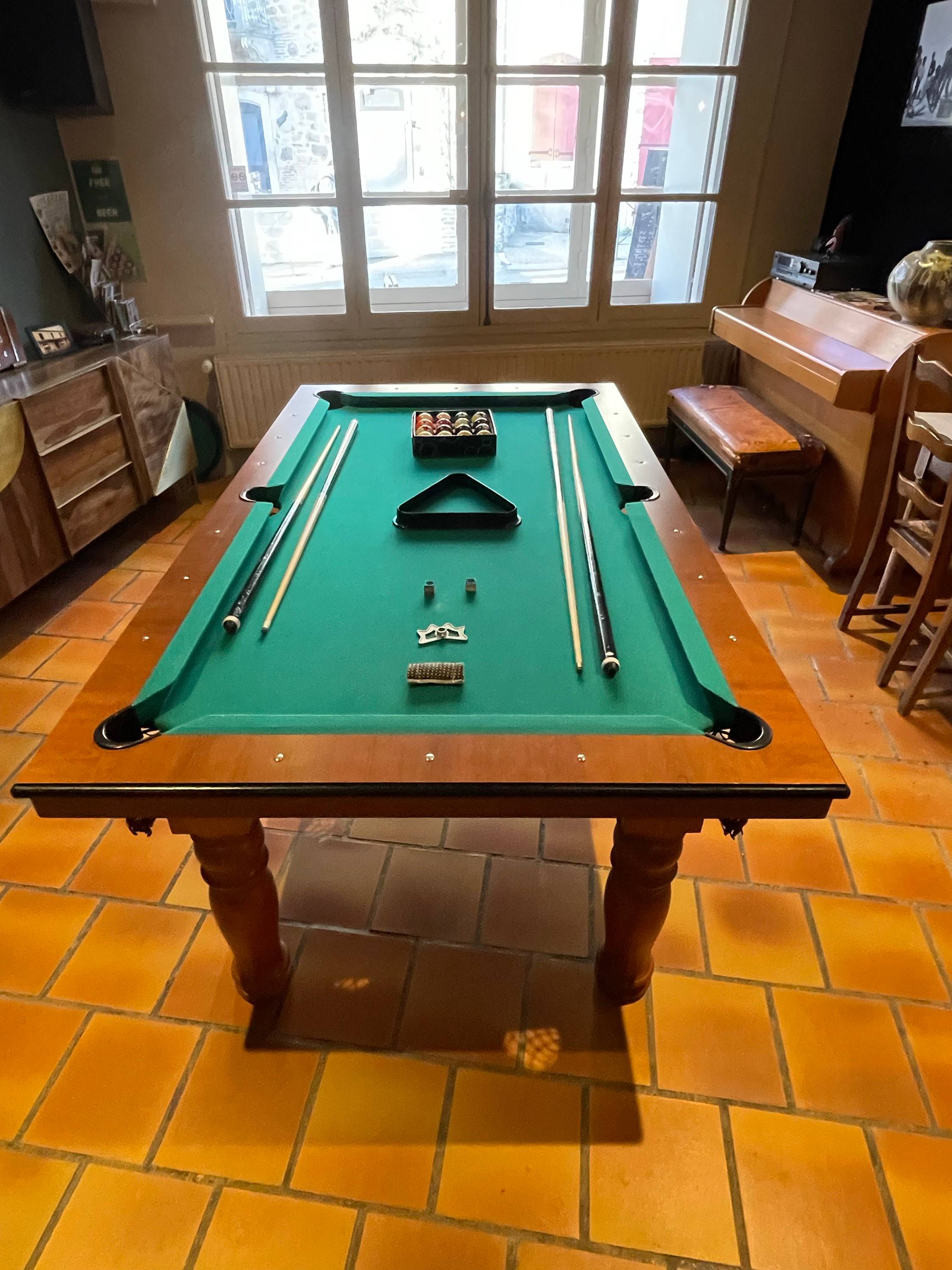 Vends billard américain convertible en table