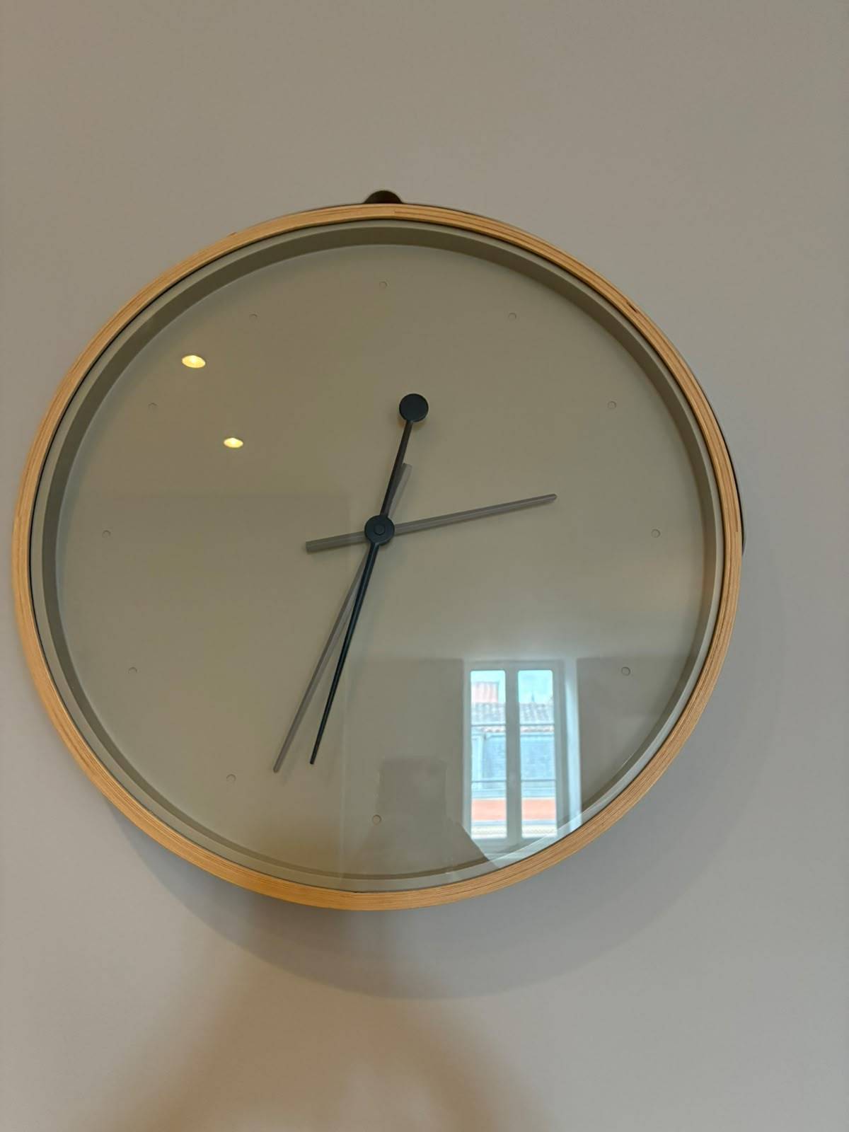 Vends horloge murale ronde - cadre bois, verre bombé, design