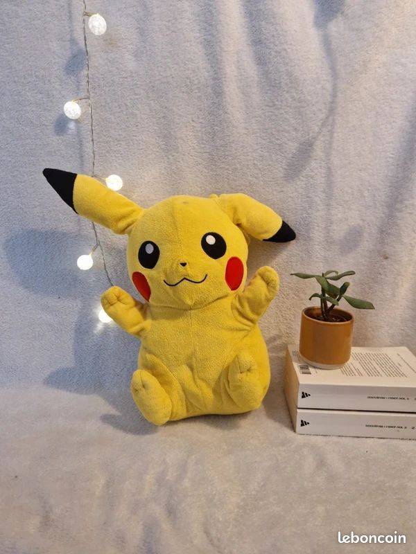 Vends peluche Pokémon Pikachu – 40 cm – très bon état