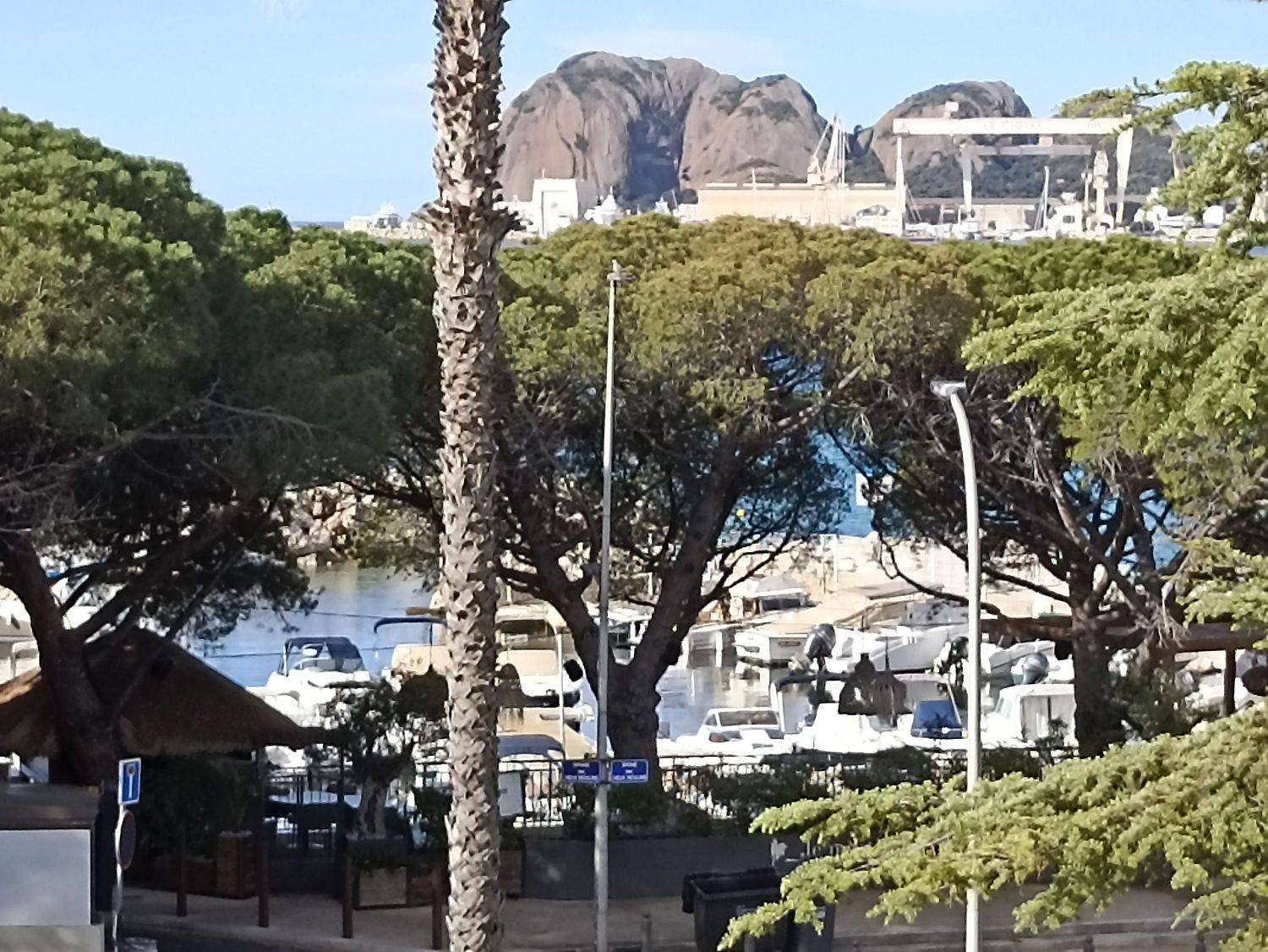 Loue appartement les pieds dans l’eau quartier Saint-Jean à La Ciotat - 4 couchages