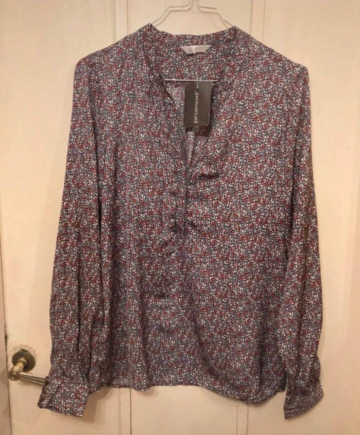 Vends jolie chemise neuve étiquetée fleurie à perles Promod - Taille S