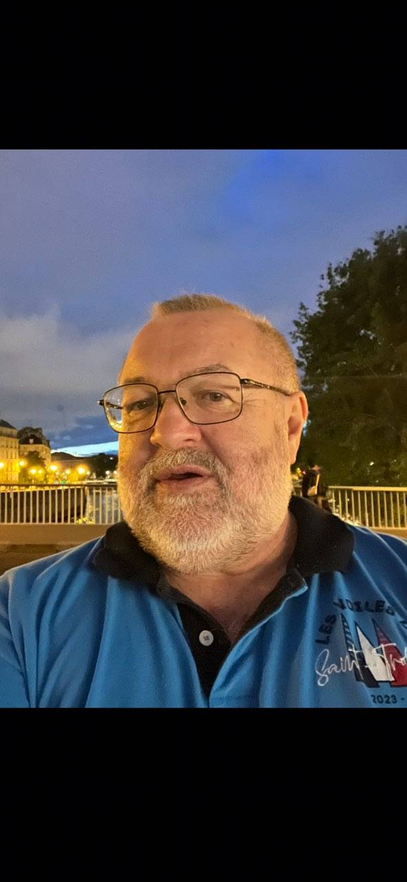 Propose : homme, auxiliaire de vie, garde malade à demeure à Paris et dans la France entière