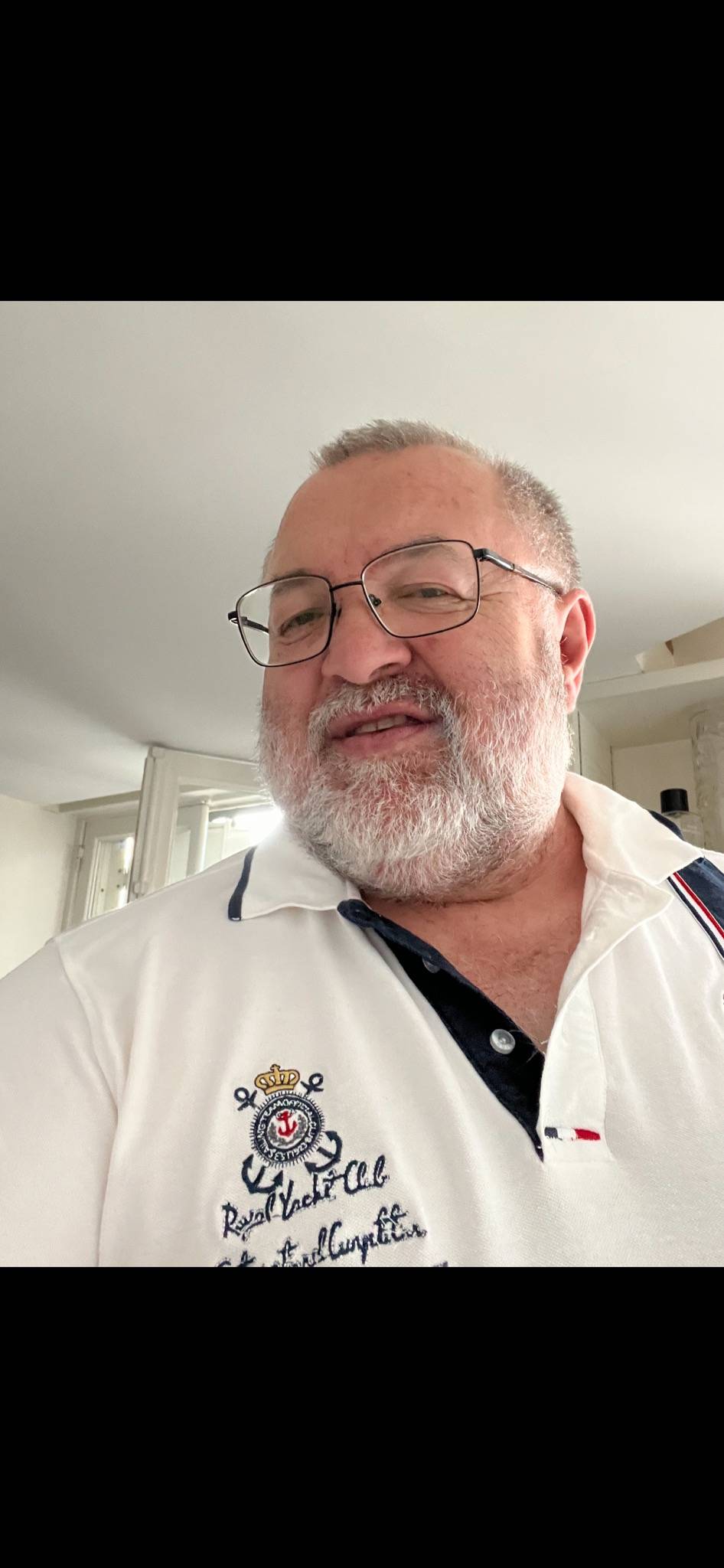 Propose : homme, auxiliaire de vie, garde malade à demeure à Paris et dans la France entière