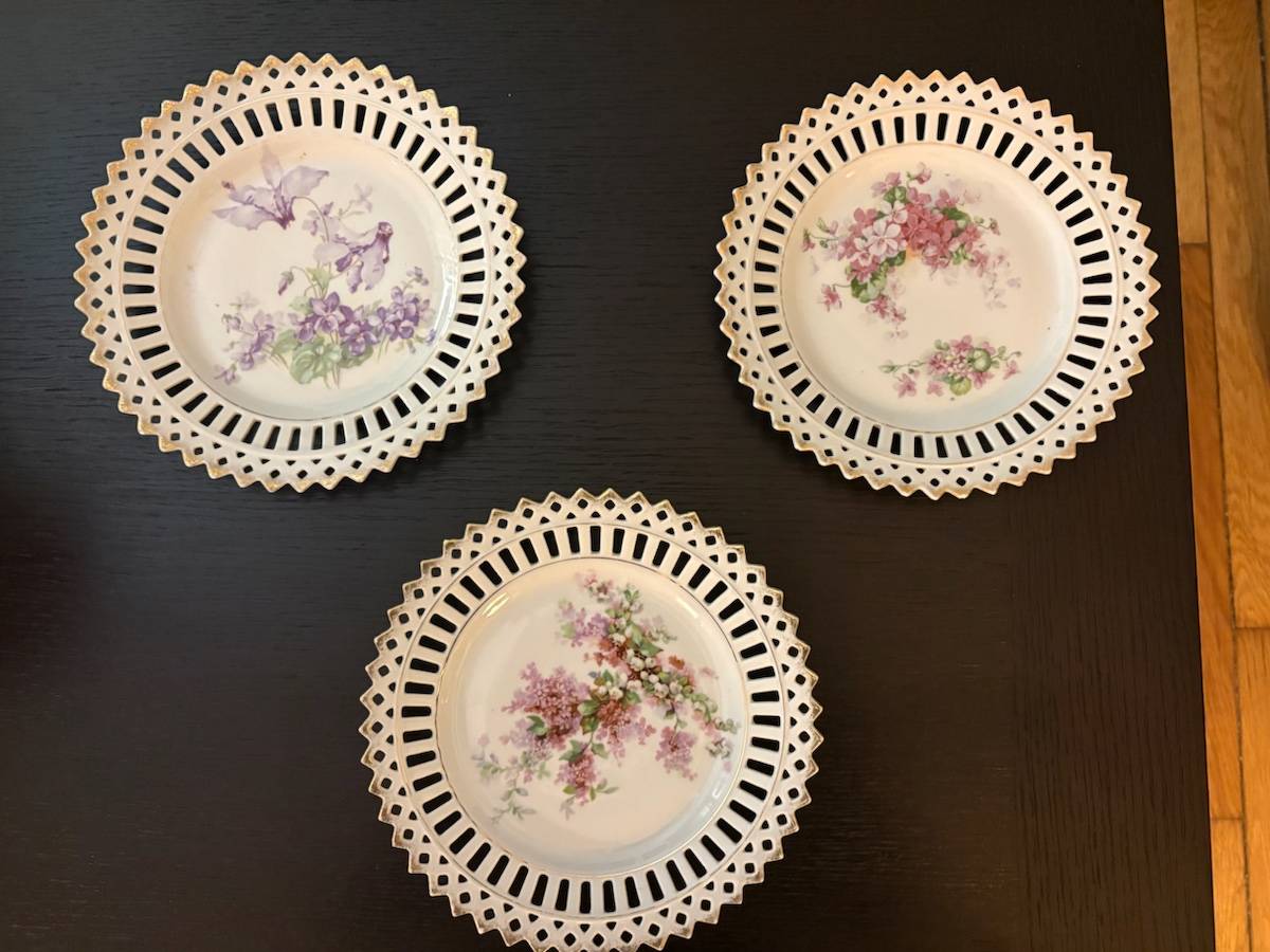 6 anciennes assiettes à dessert