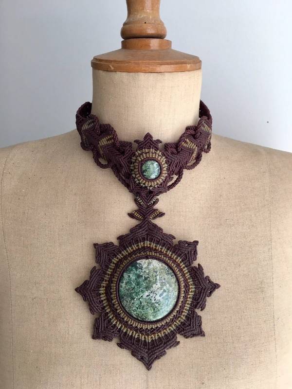 Vends collier argentin micromacramé sculpté et agate mousse