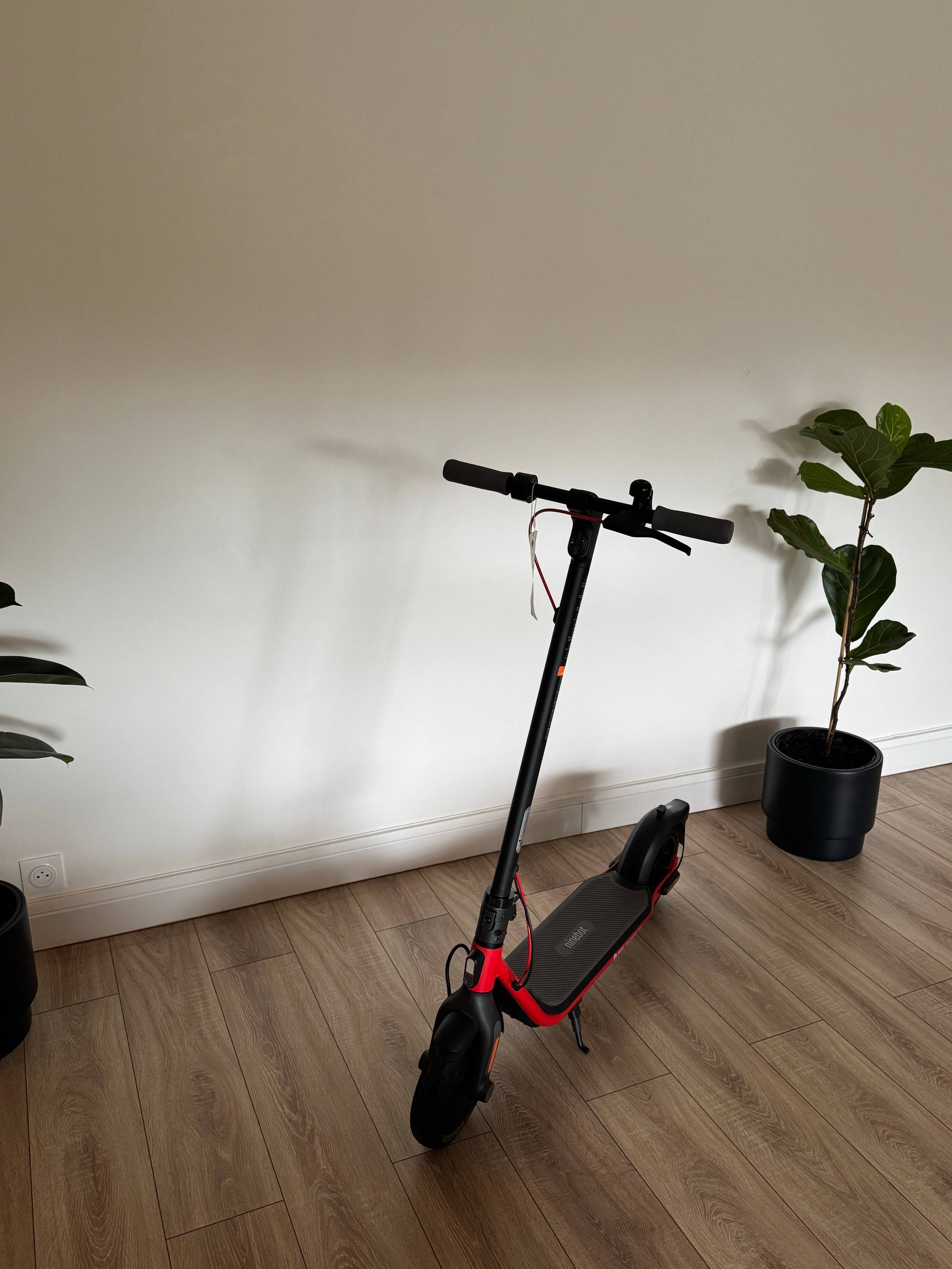Vends trottinette électrique Ninebot by Segway D38E neuf