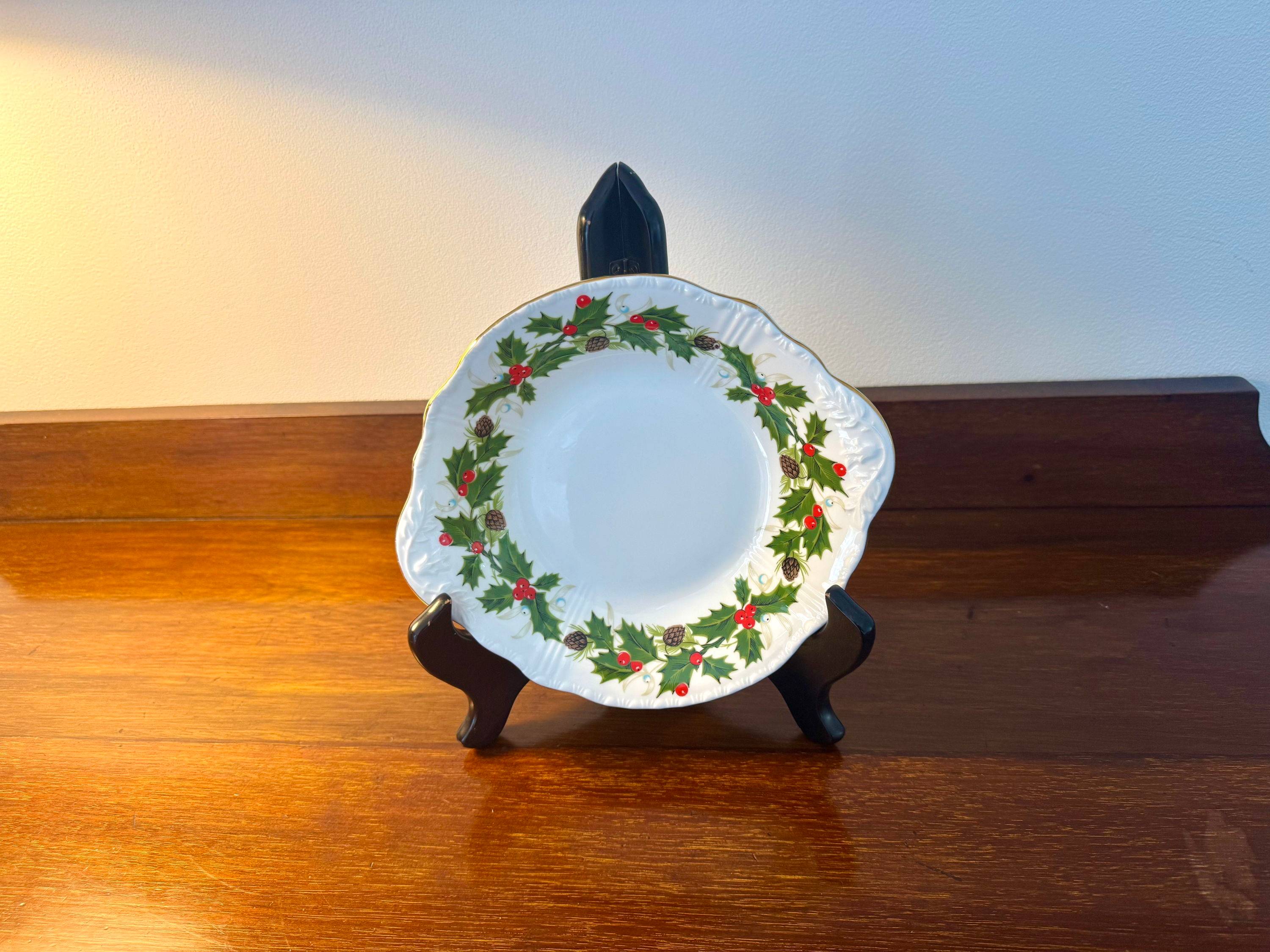 Vends petite assiette de Noël Royal Grafton – fine bone china anglaise – décor houx