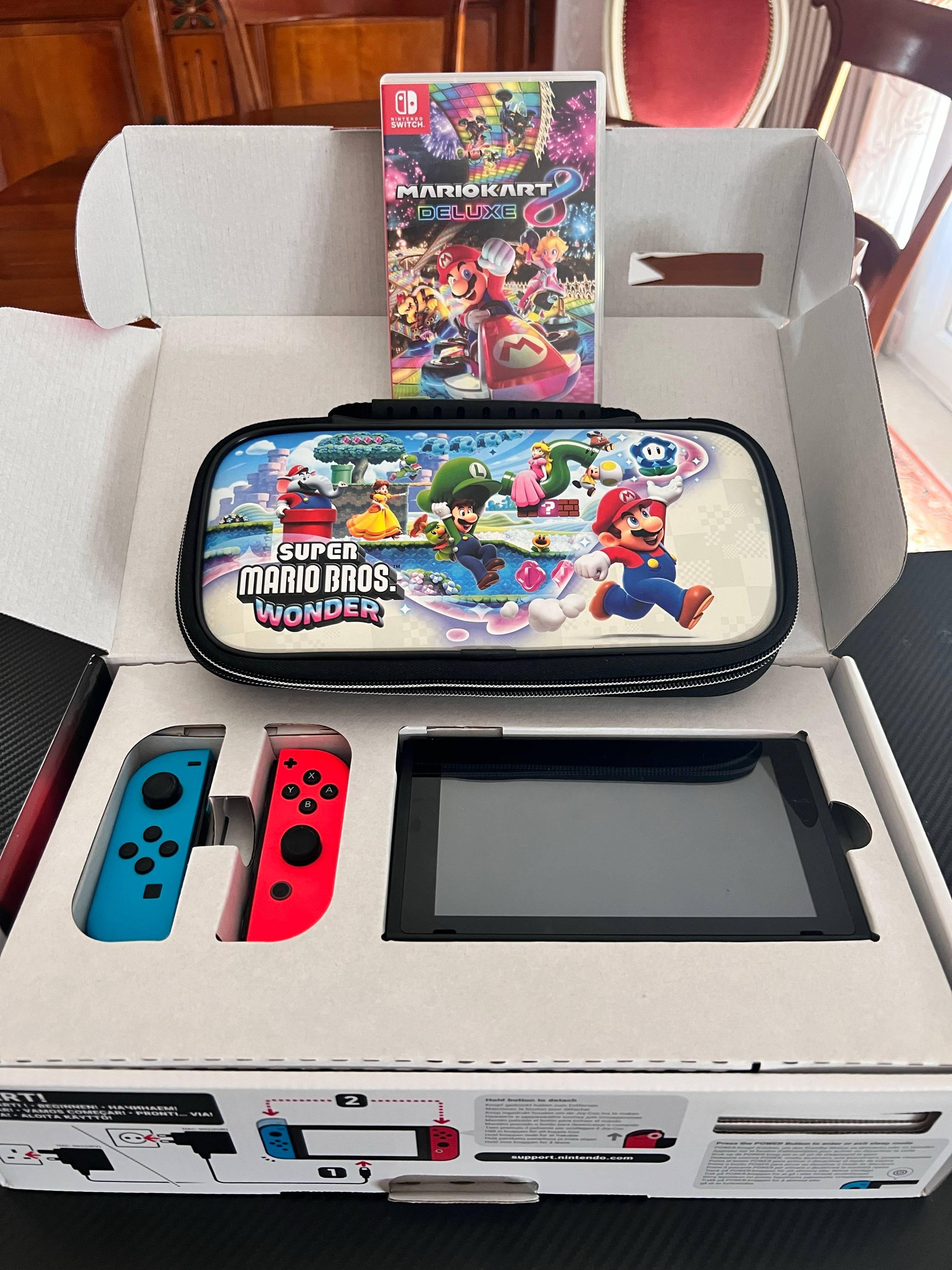 Vends Nintendo switch + Mario Kart + housse