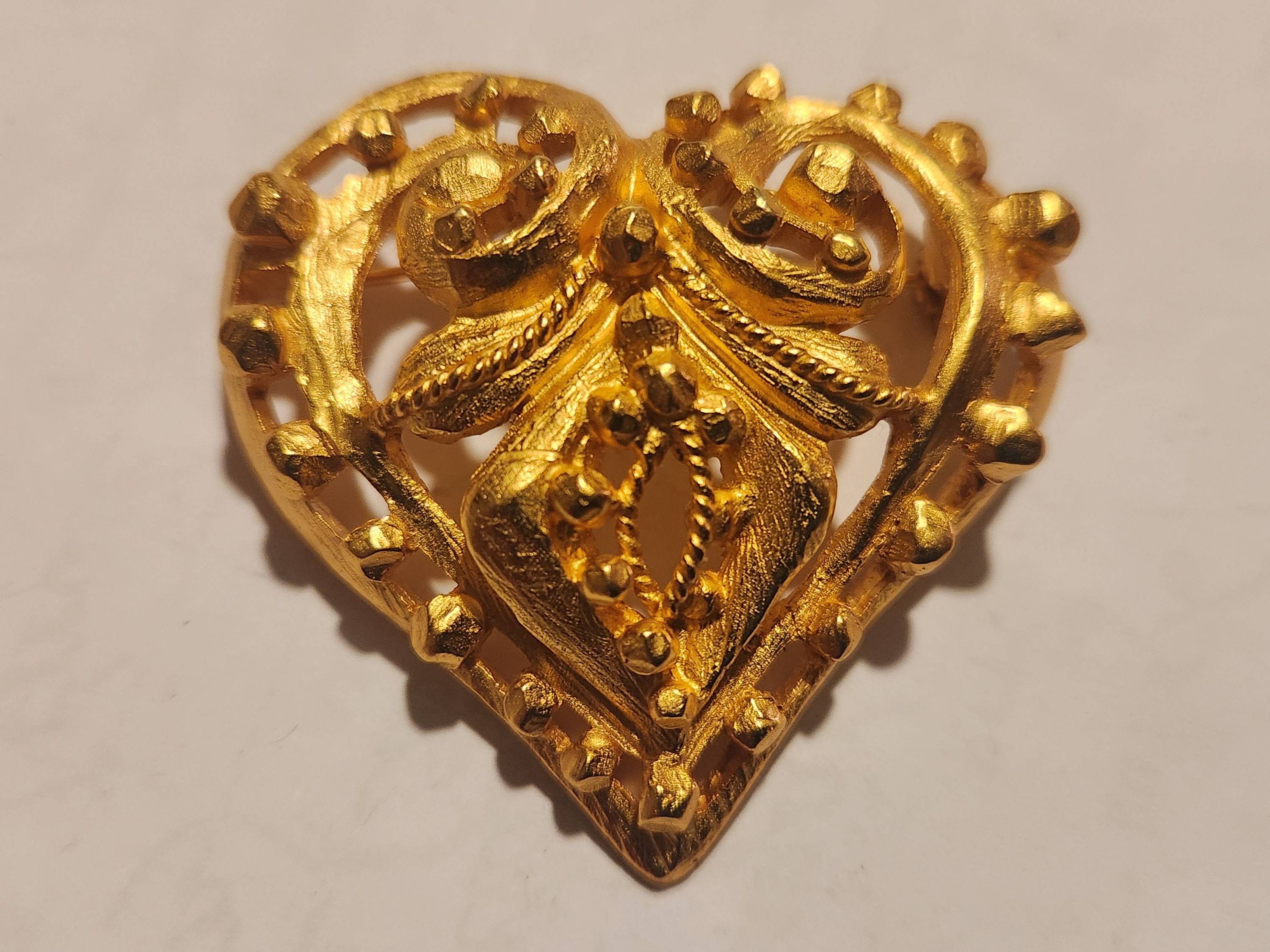 Broche cœur perlé doré Christian LACROIX