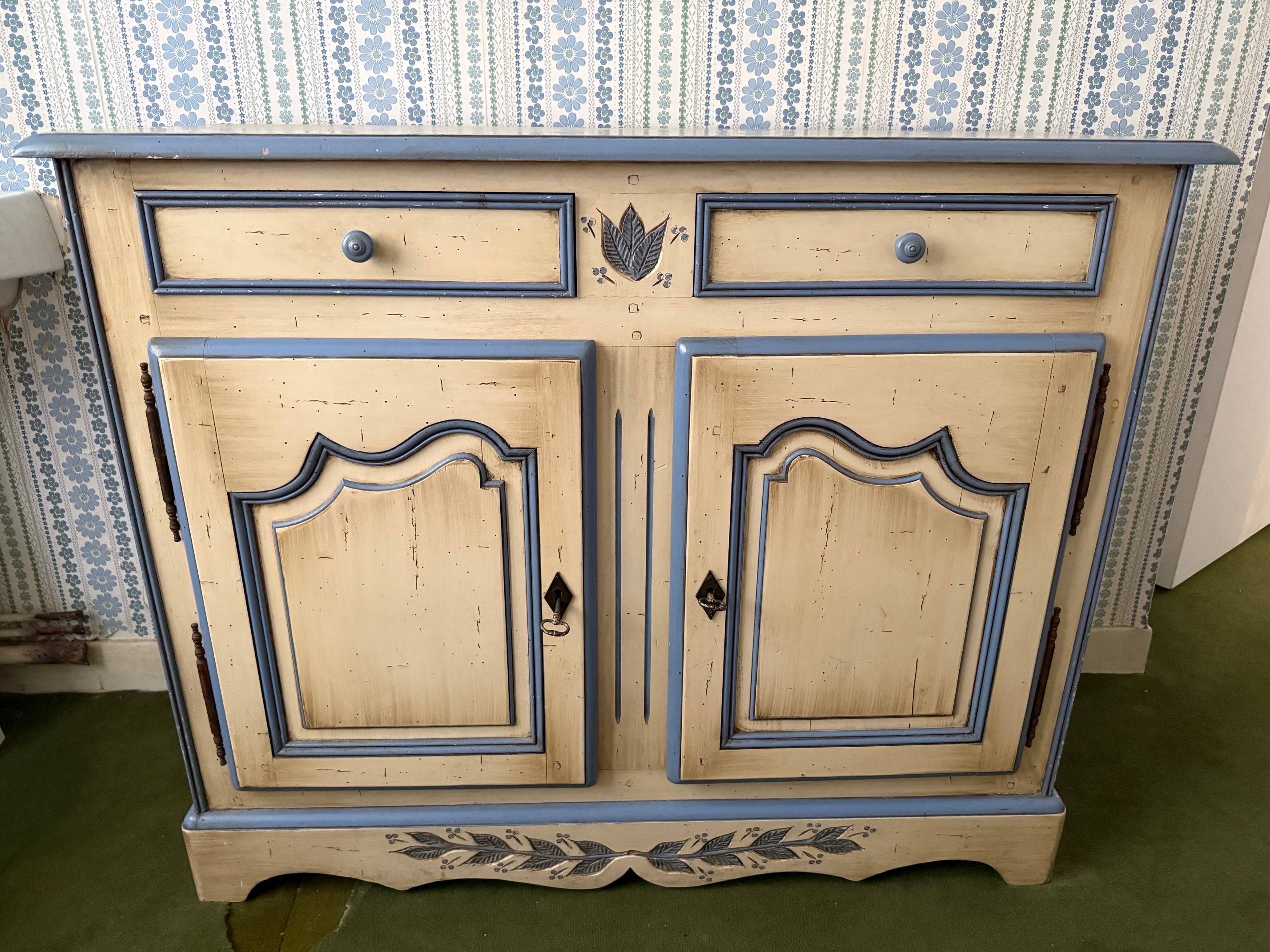 Vends commode provençale 2 portes 2 tiroirs